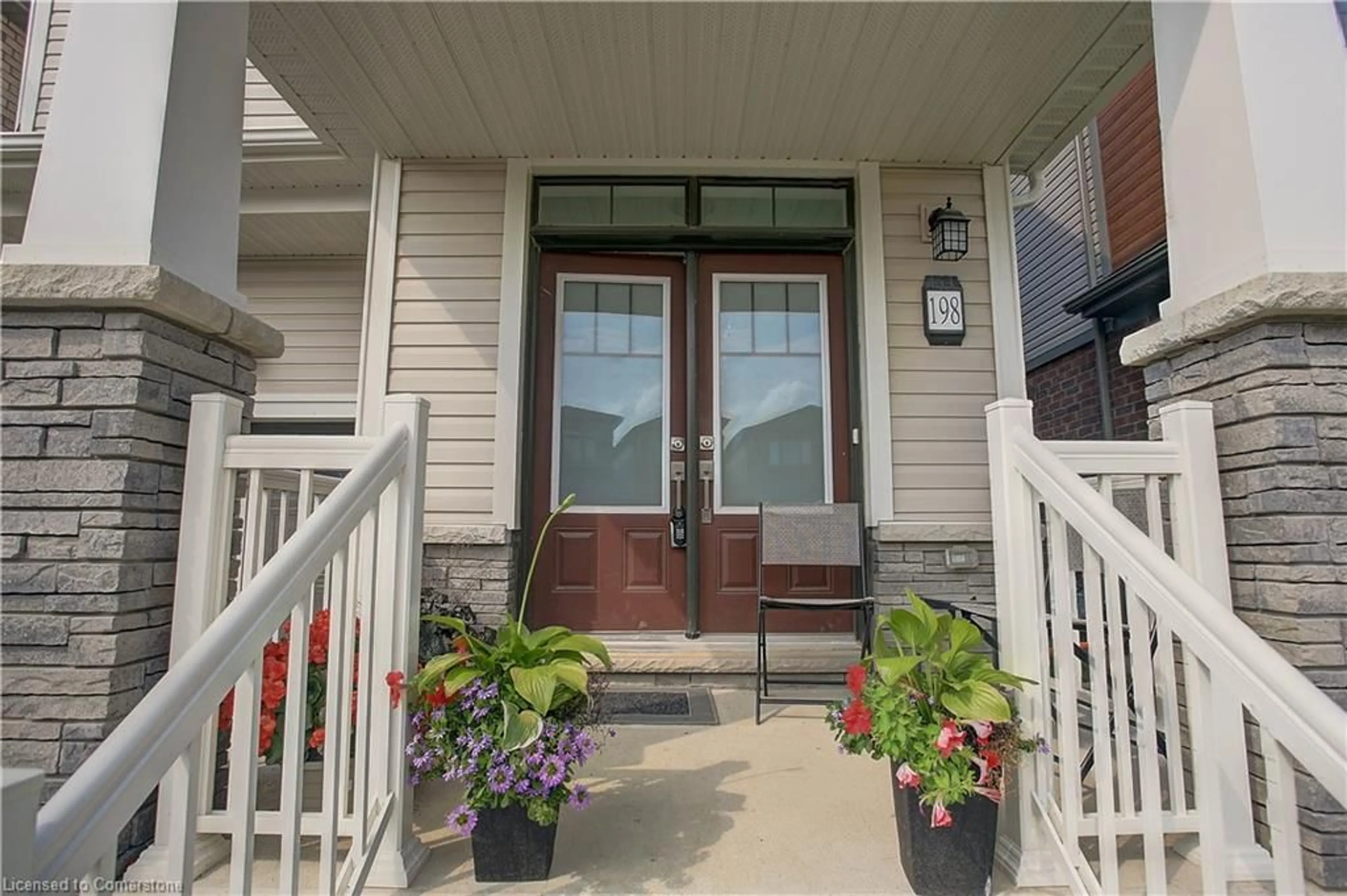 Indoor entryway for 198 Wilmot Rd, Brantford Ontario N3T 0W7