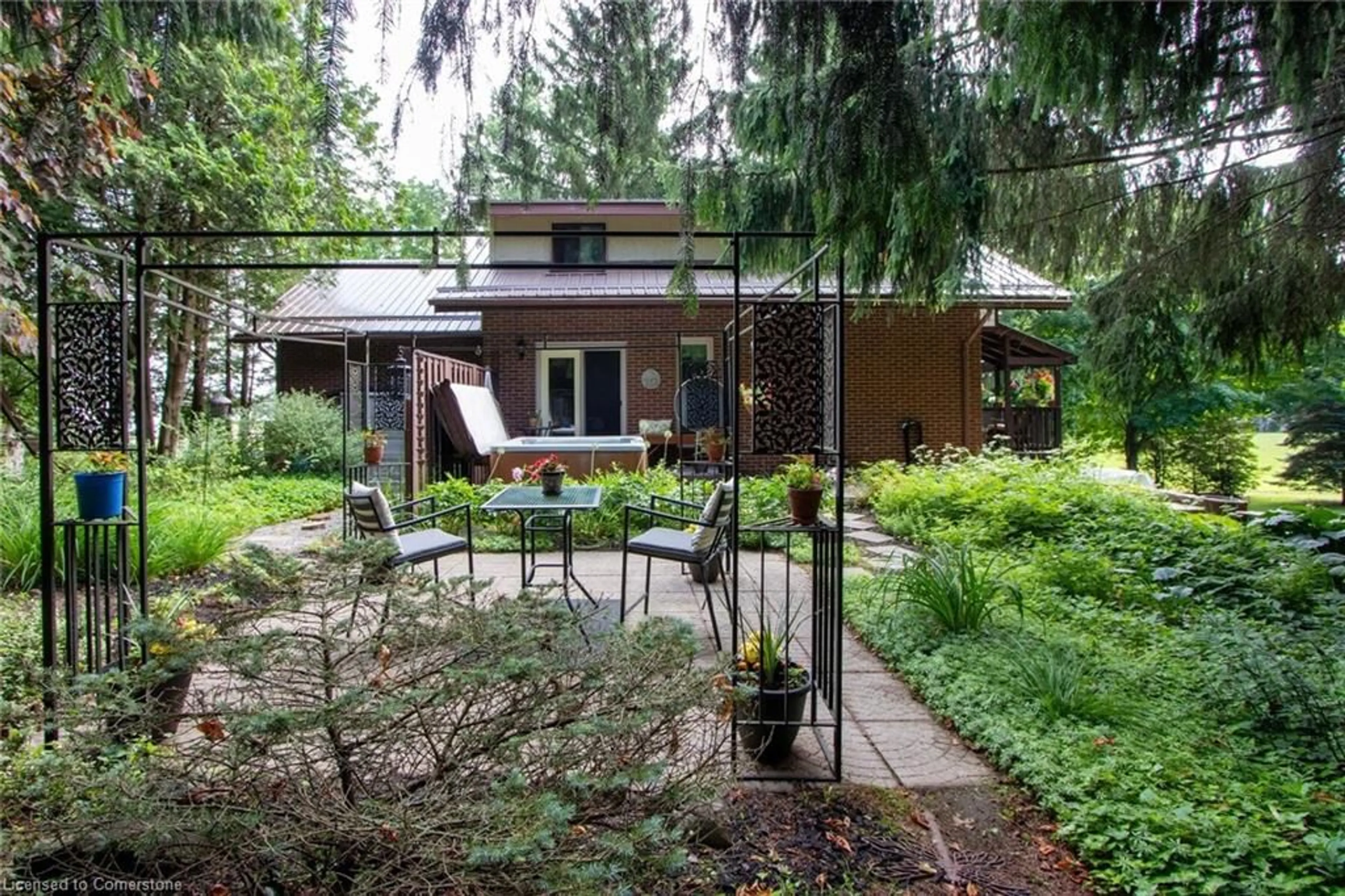Patio, street for 923382 Road 92, Lakeside Ontario N0M 2G0