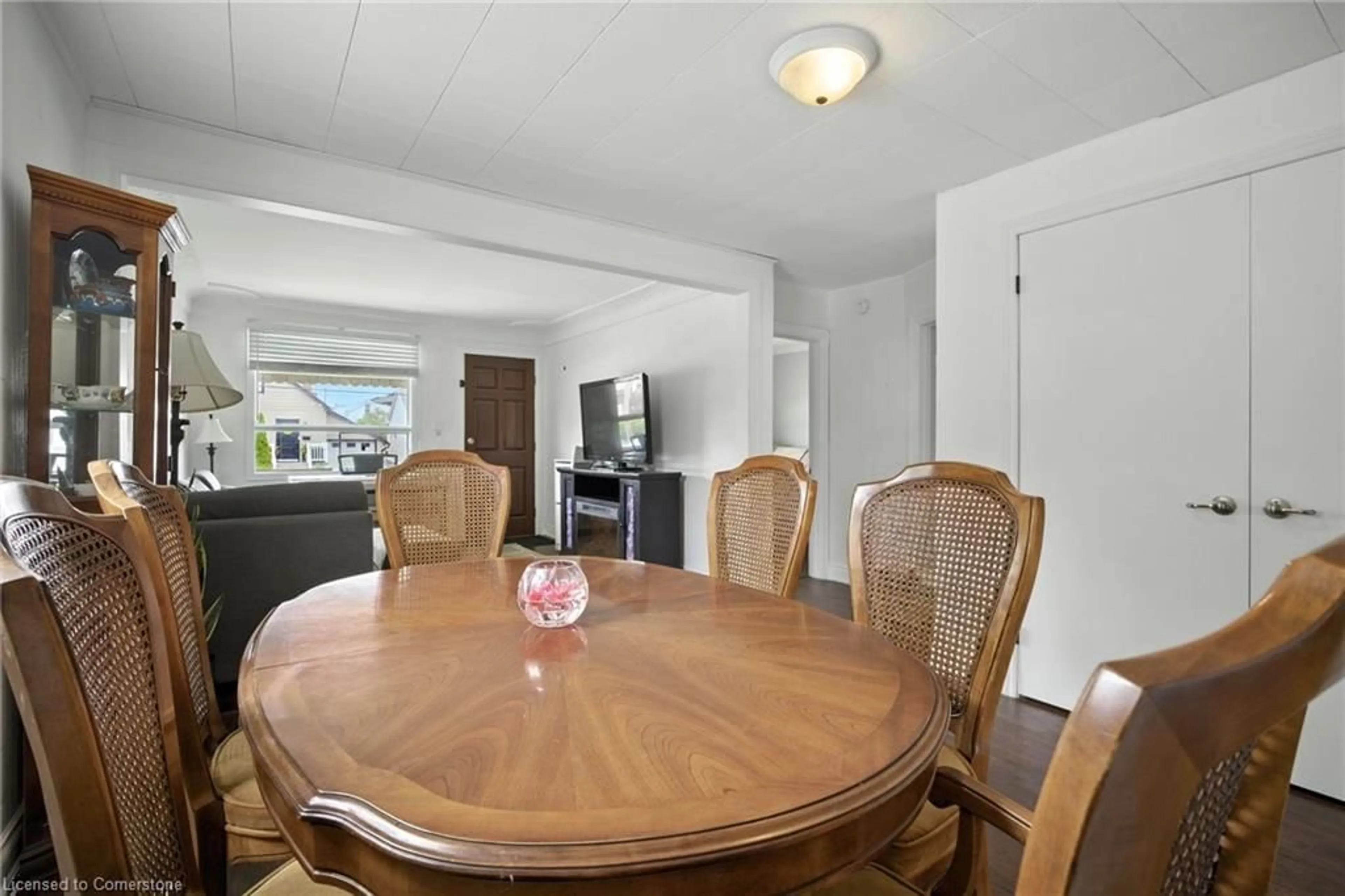 Dining room, unknown for 568 Barnaby St, Hamilton Ontario L8H 6T9