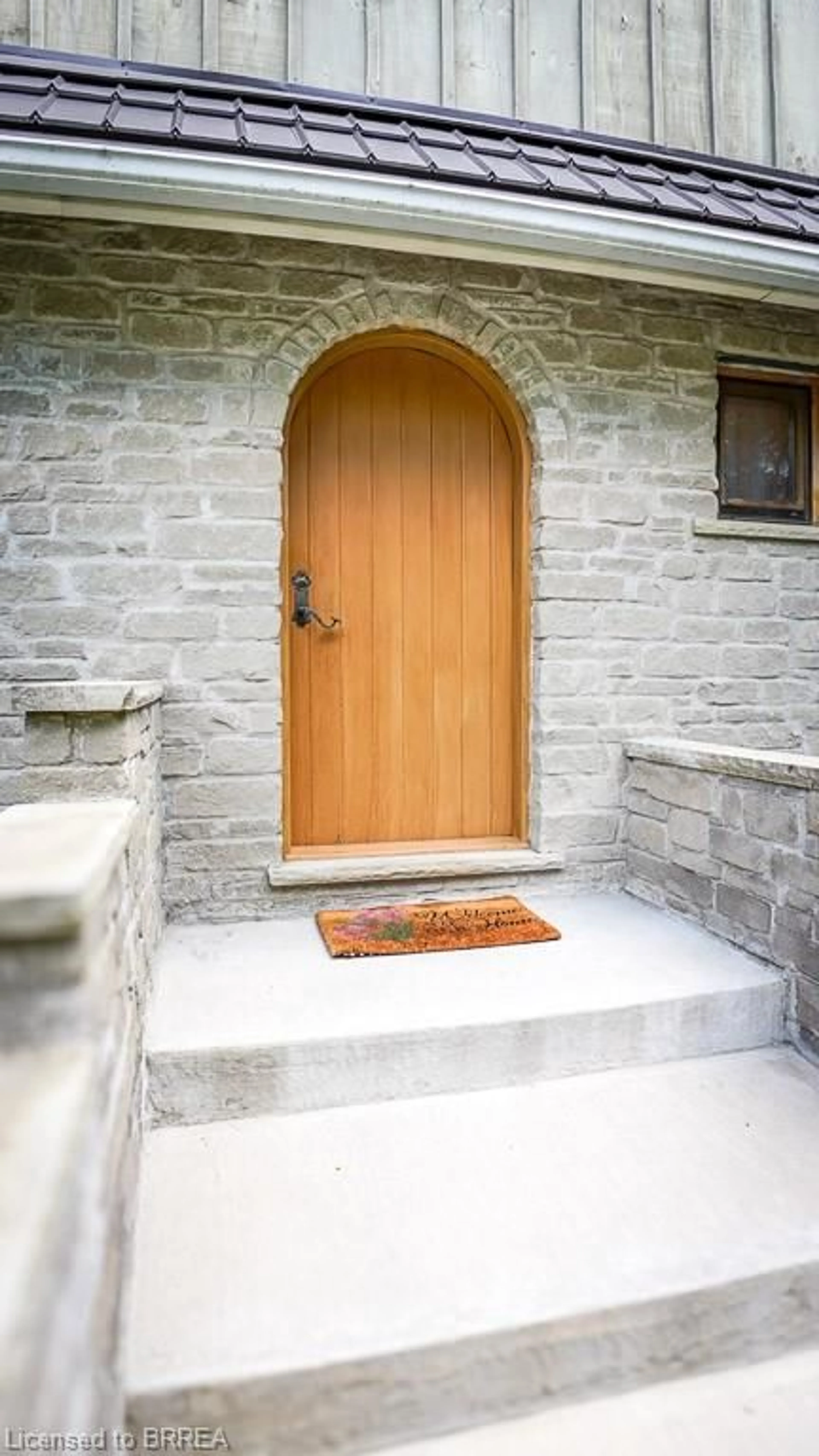 Indoor entryway for 2112 Nixon Rd, Simcoe Ontario N3Y 4K6