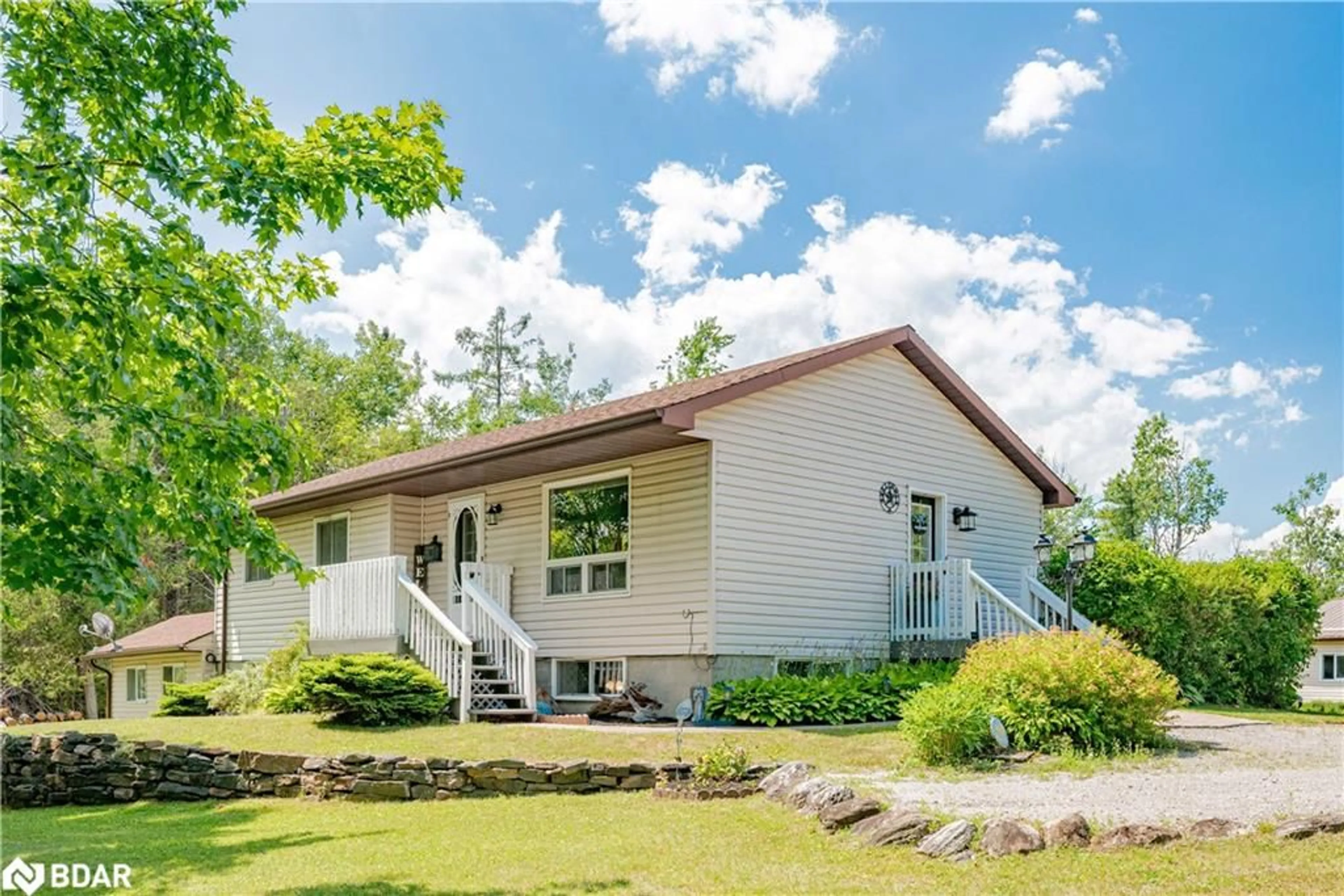 Home with vinyl exterior material, unknown for 175 Bulmers Rd, Fenelon Falls Ontario K0M 1N0