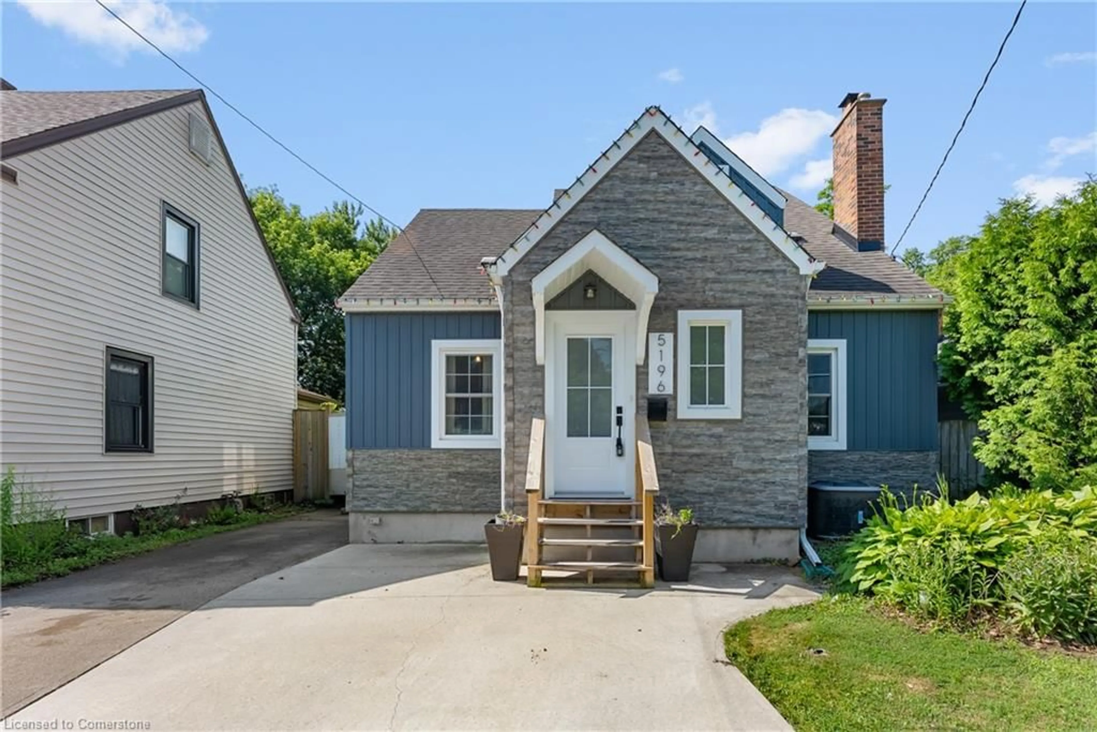 Home with brick exterior material, street for 5196 Valley Way, Niagara Falls Ontario L2E 1X2