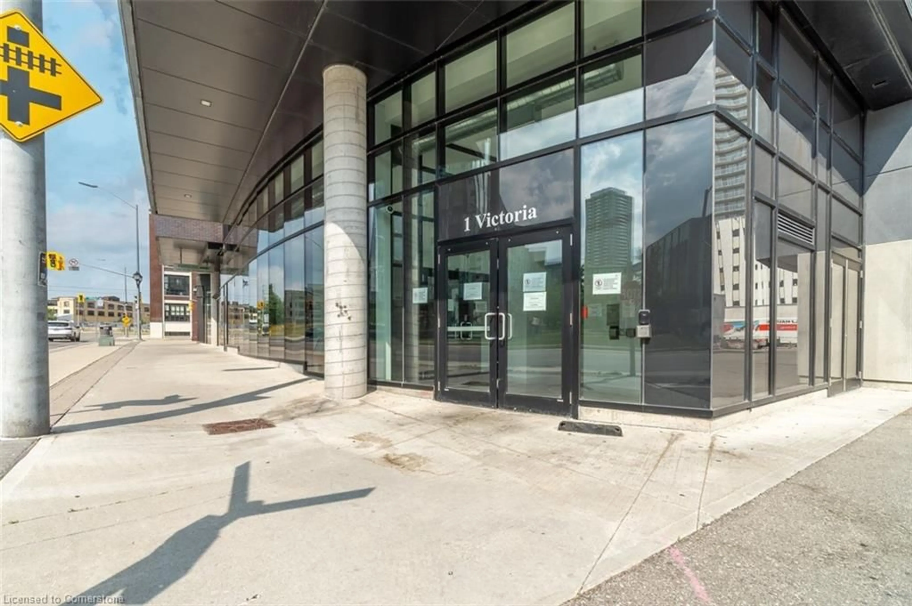 Indoor foyer for 1 Victoria St South St #509, Kitchener Ontario N2G 0B5