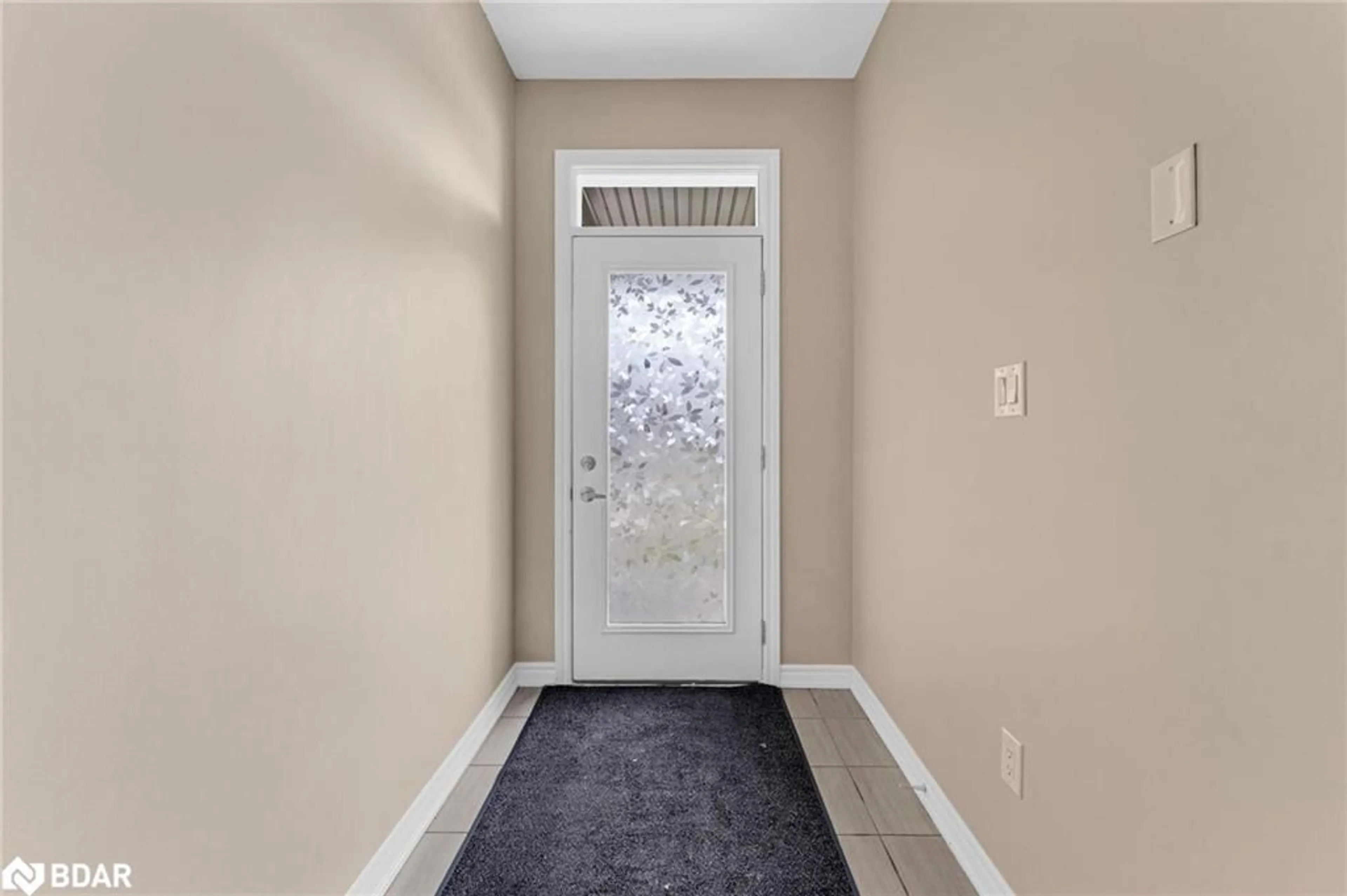 Indoor entryway for 226 Louise St, Lincoln Ontario L3B 0H8