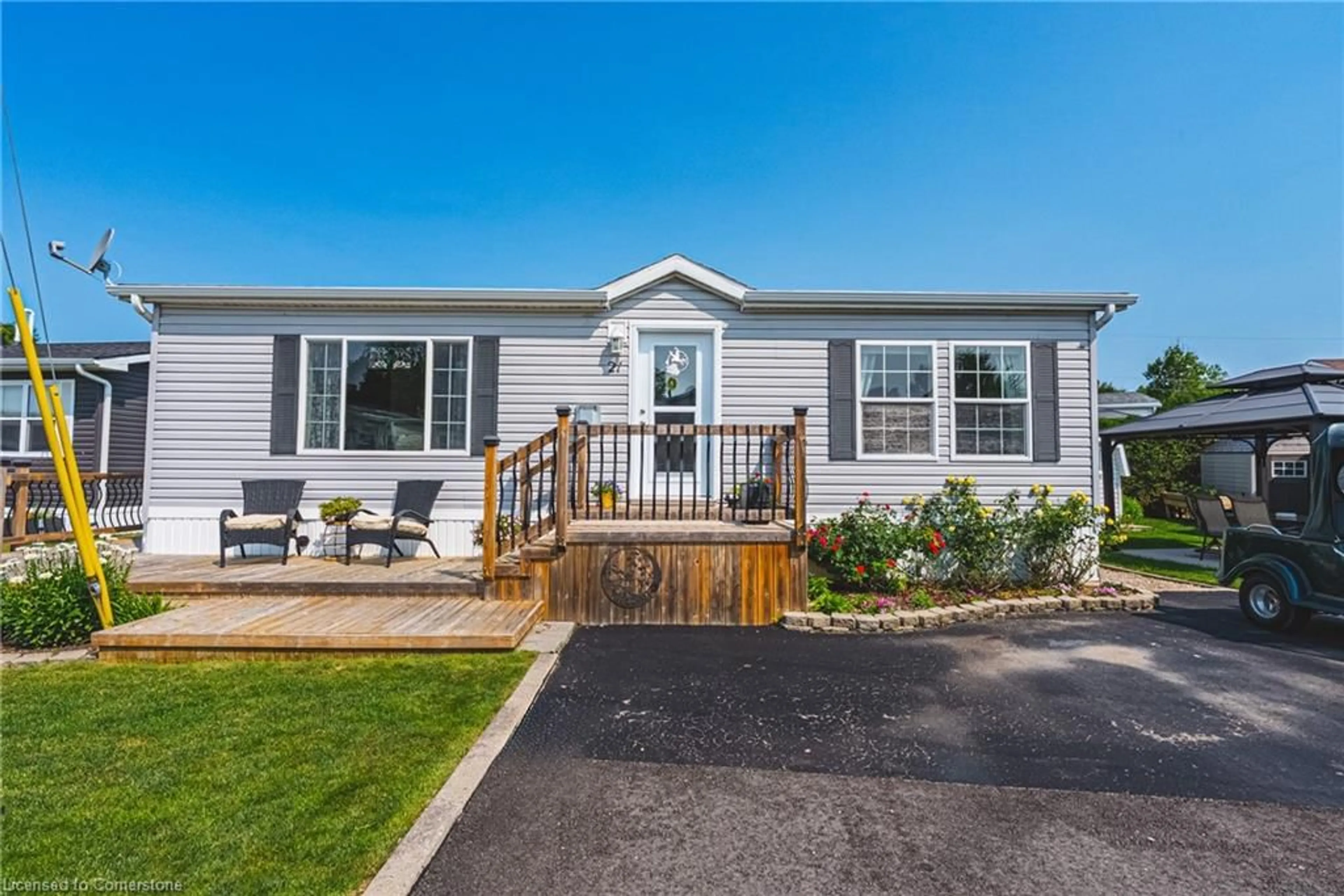 Home with vinyl exterior material, water/lake/river/ocean view for 21 Elm Street Pvt Pvt, Puslinch Ontario N0B 2J0