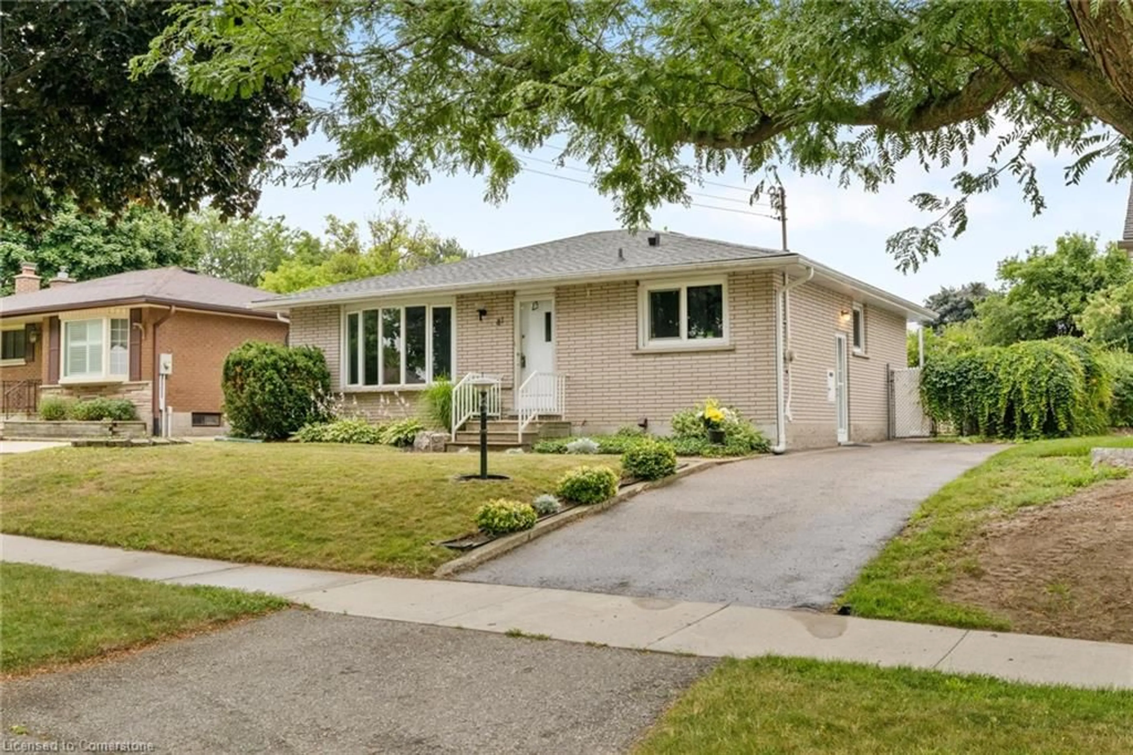 Home with brick exterior material, street for 41 Highpark Ave, Kitchener Ontario N2C 2C1