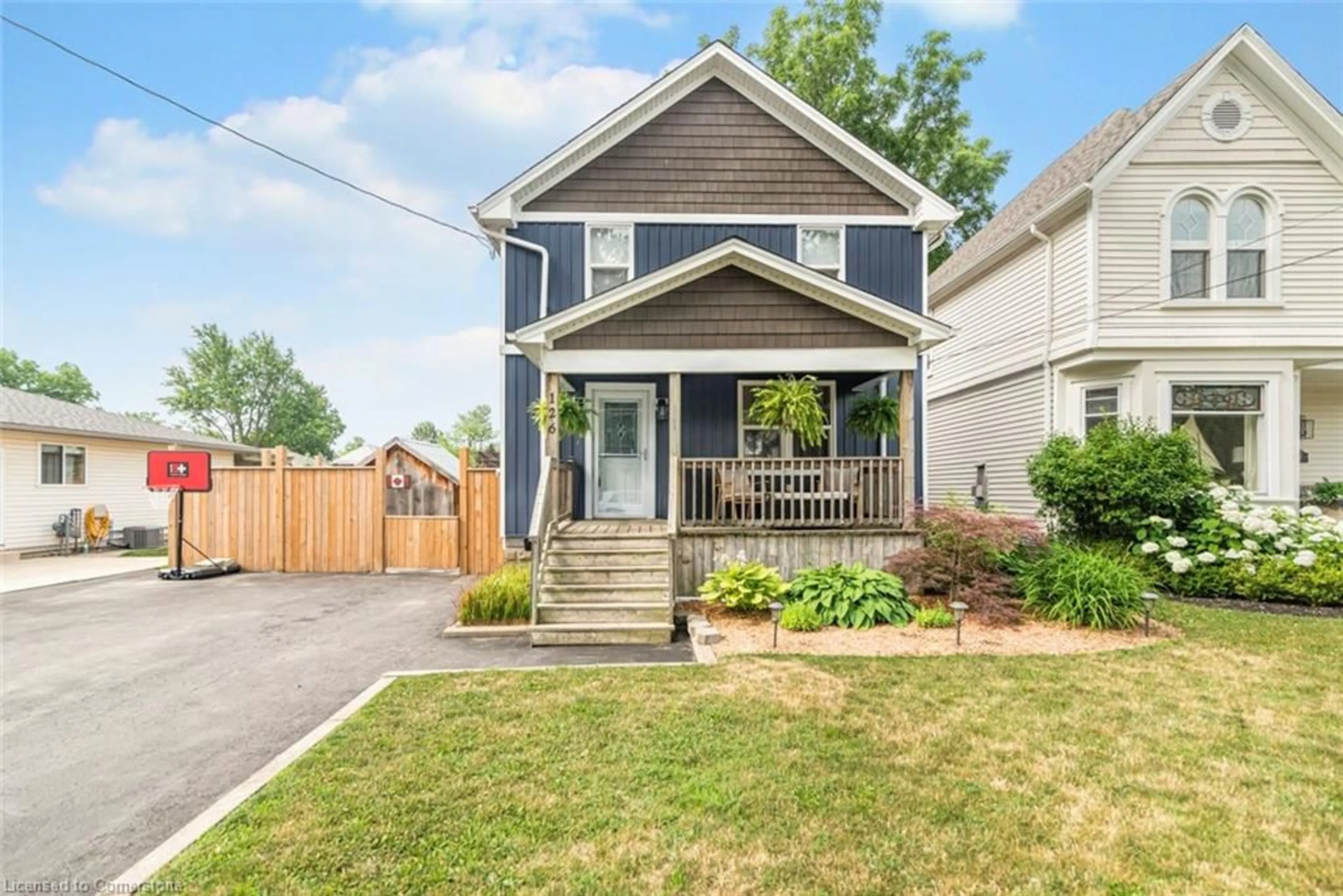 Home with vinyl exterior material, street for 126 Cross St, Dunnville Ontario N1A 1B8