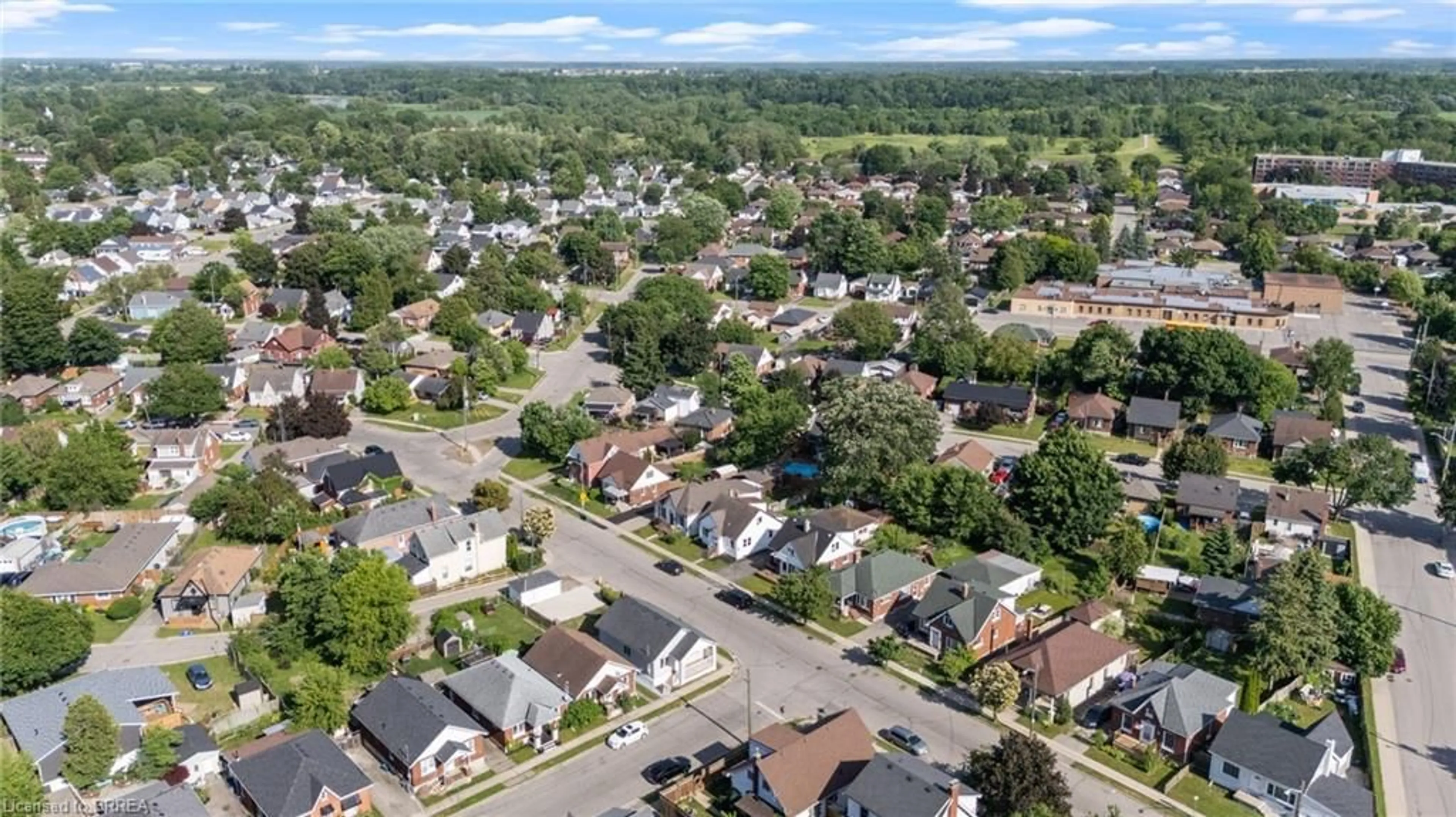 A pic from outside/outdoor area/front of a property/back of a property/a pic from drone, street for 90 Gordon St, Brantford Ontario N3S 2N4