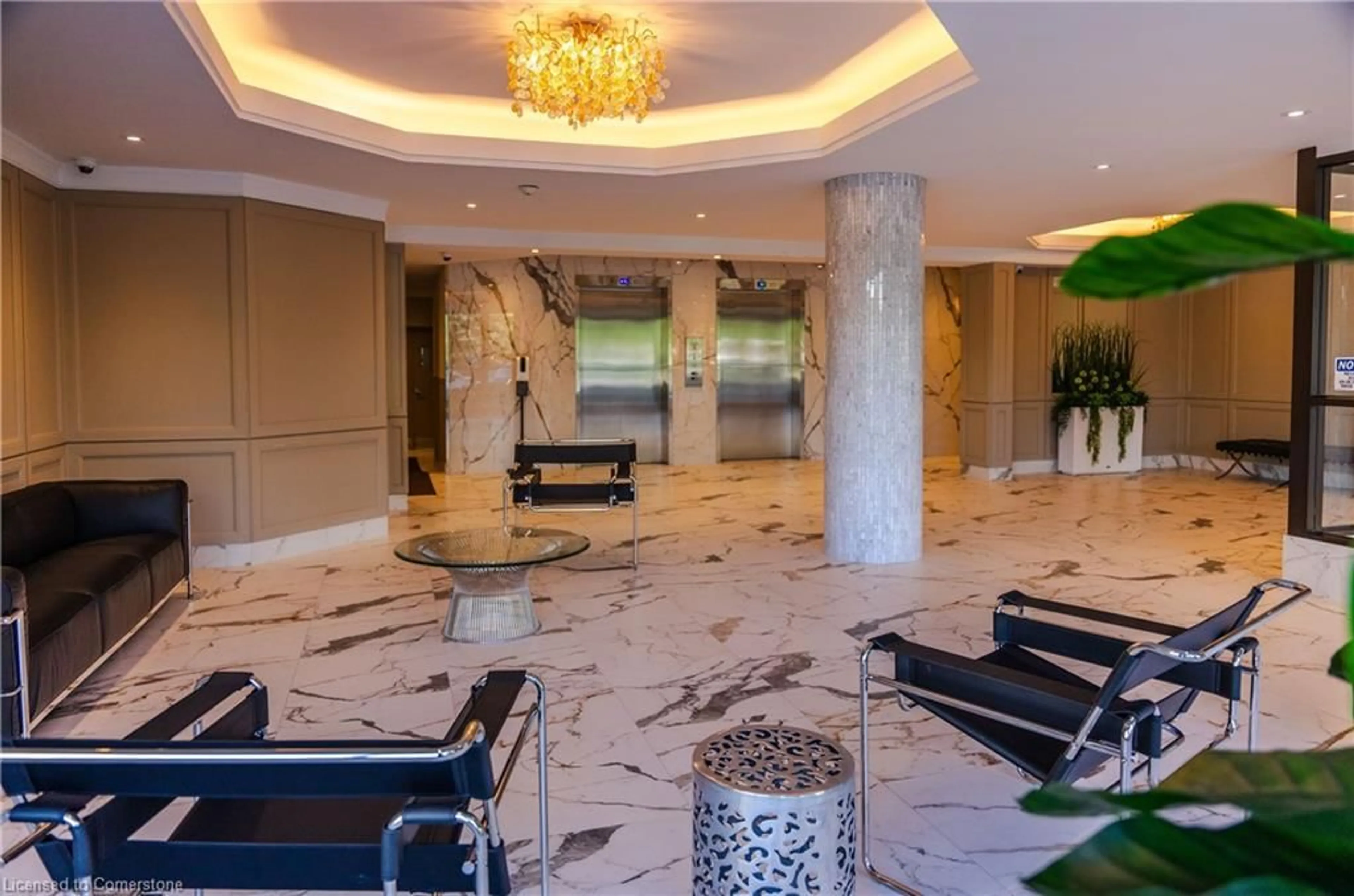 Lobby for 1155 Bough Beeches Blvd, Mississauga Ontario L4W 4N2