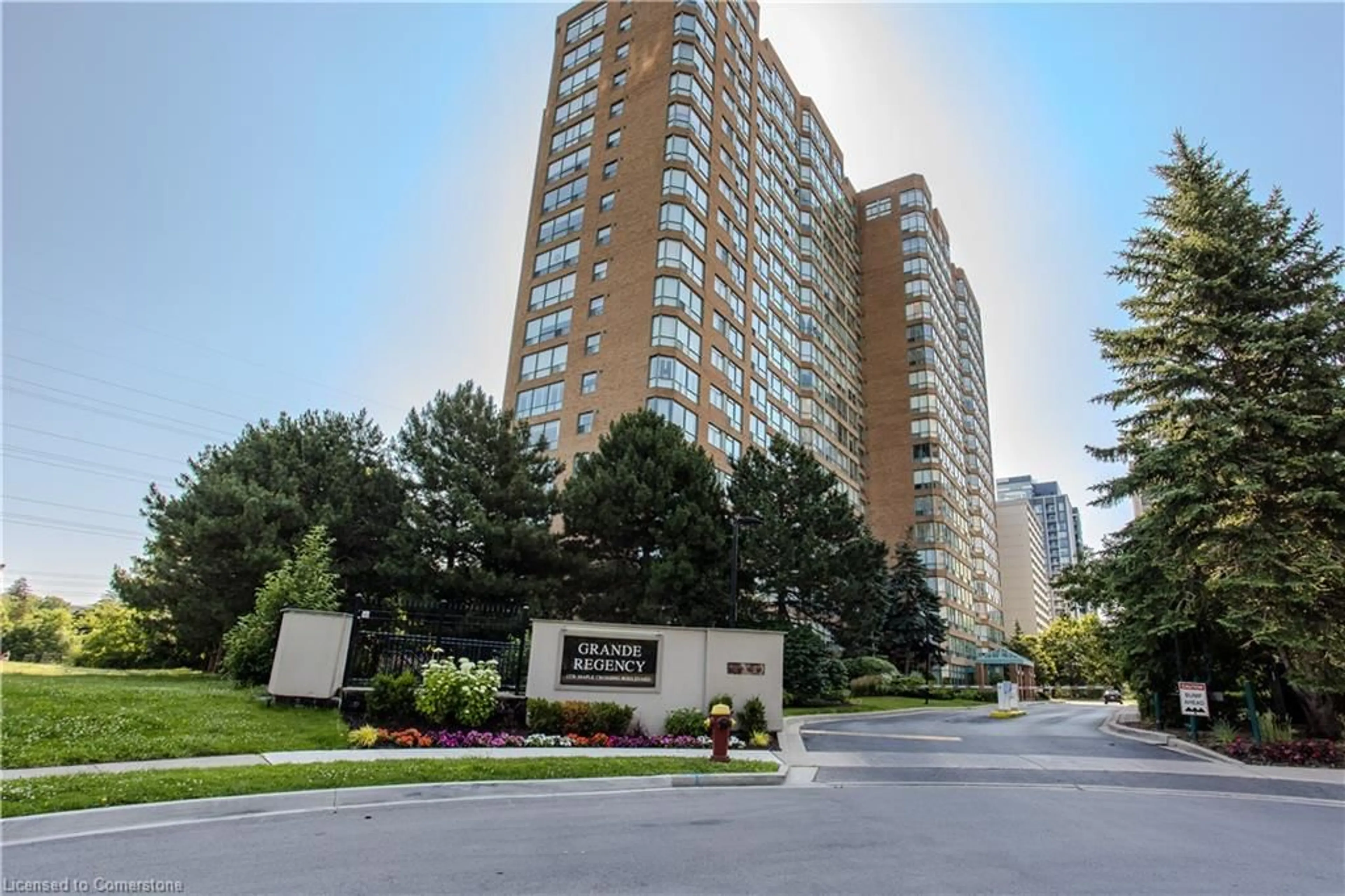 Indoor foyer for 1276 Maple Crossing Blvd #212, Burlington Ontario L7S 2J9