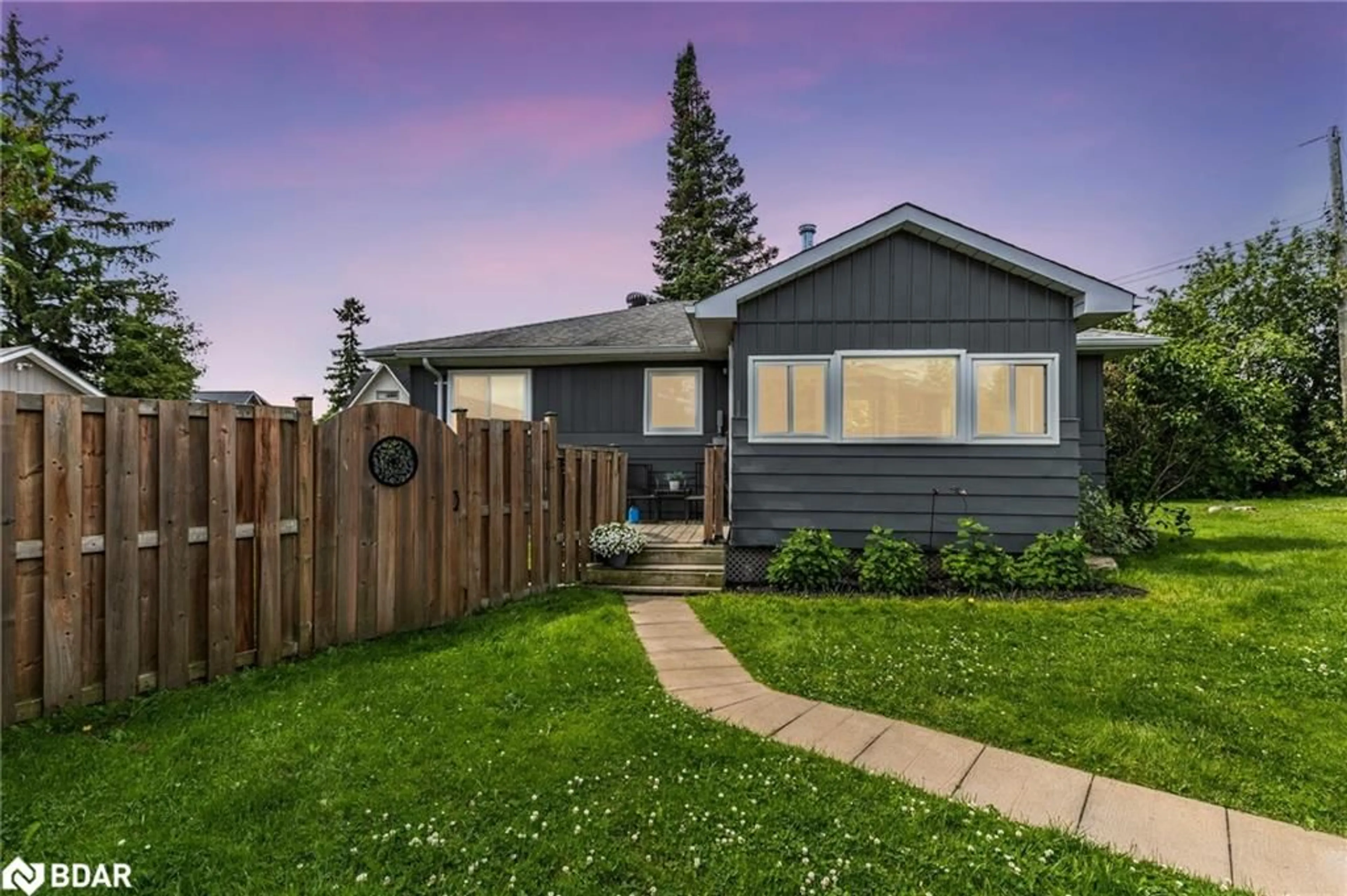 Home with vinyl exterior material, street for 23 Owen Rd, Oro-Medonte Ontario L0L 1T0