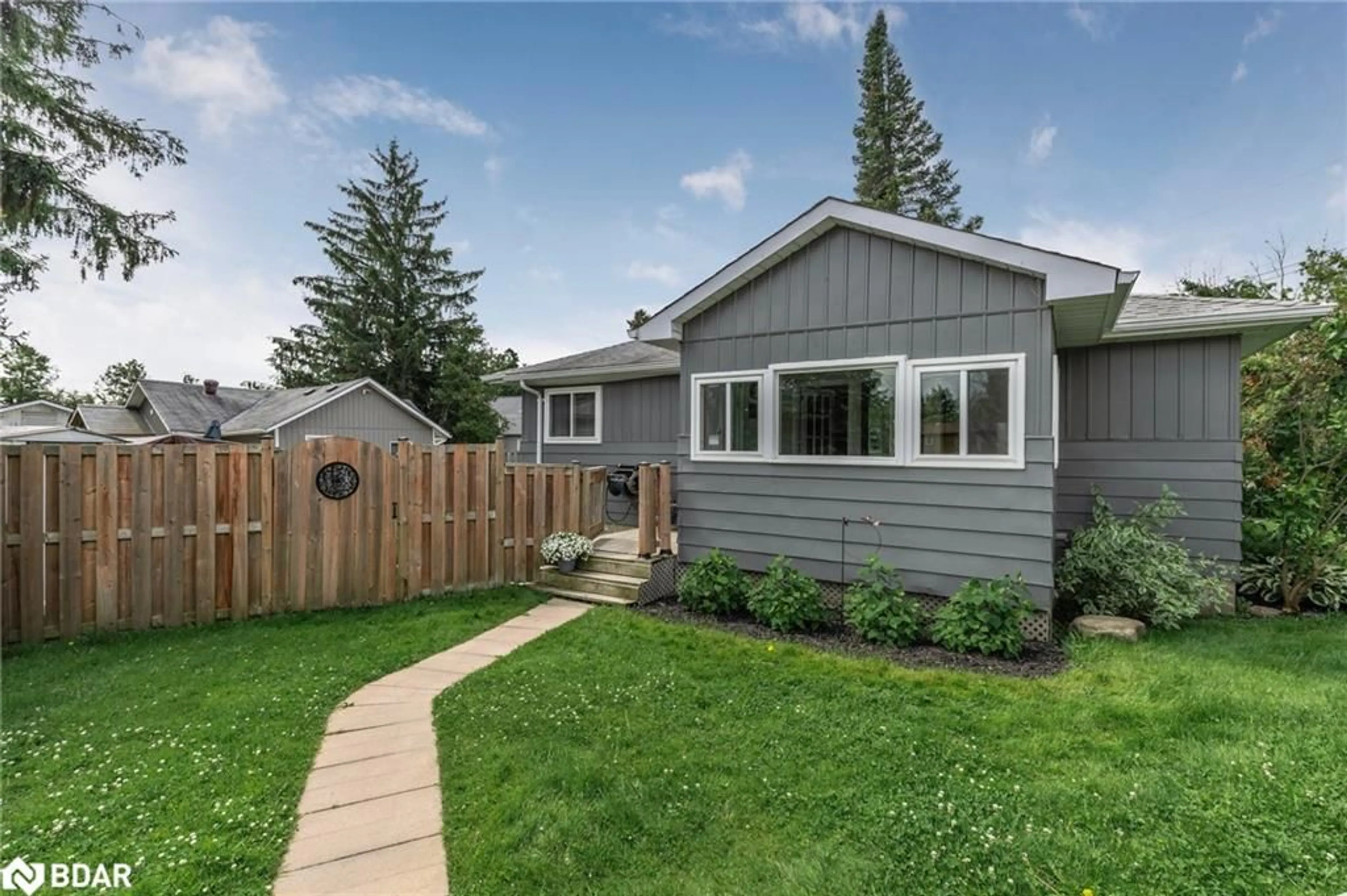 Home with vinyl exterior material, street for 23 Owen Rd, Oro-Medonte Ontario L0L 1T0
