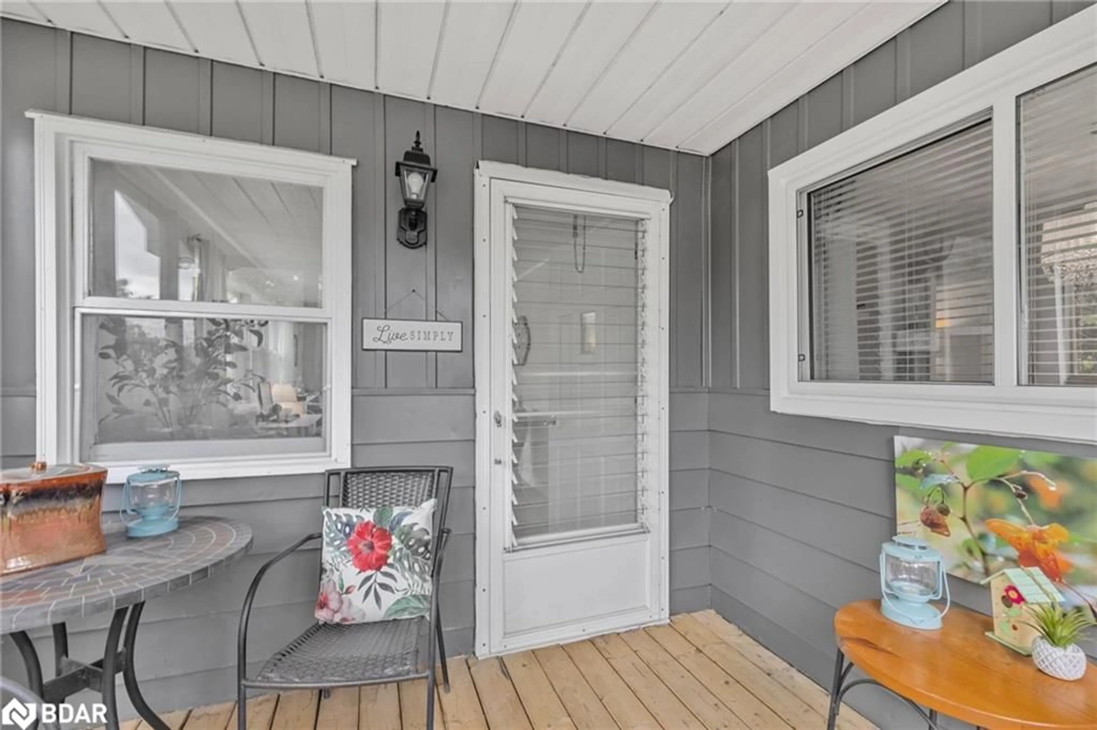 Indoor entryway for 23 Owen Rd, Oro-Medonte Ontario L0L 1T0