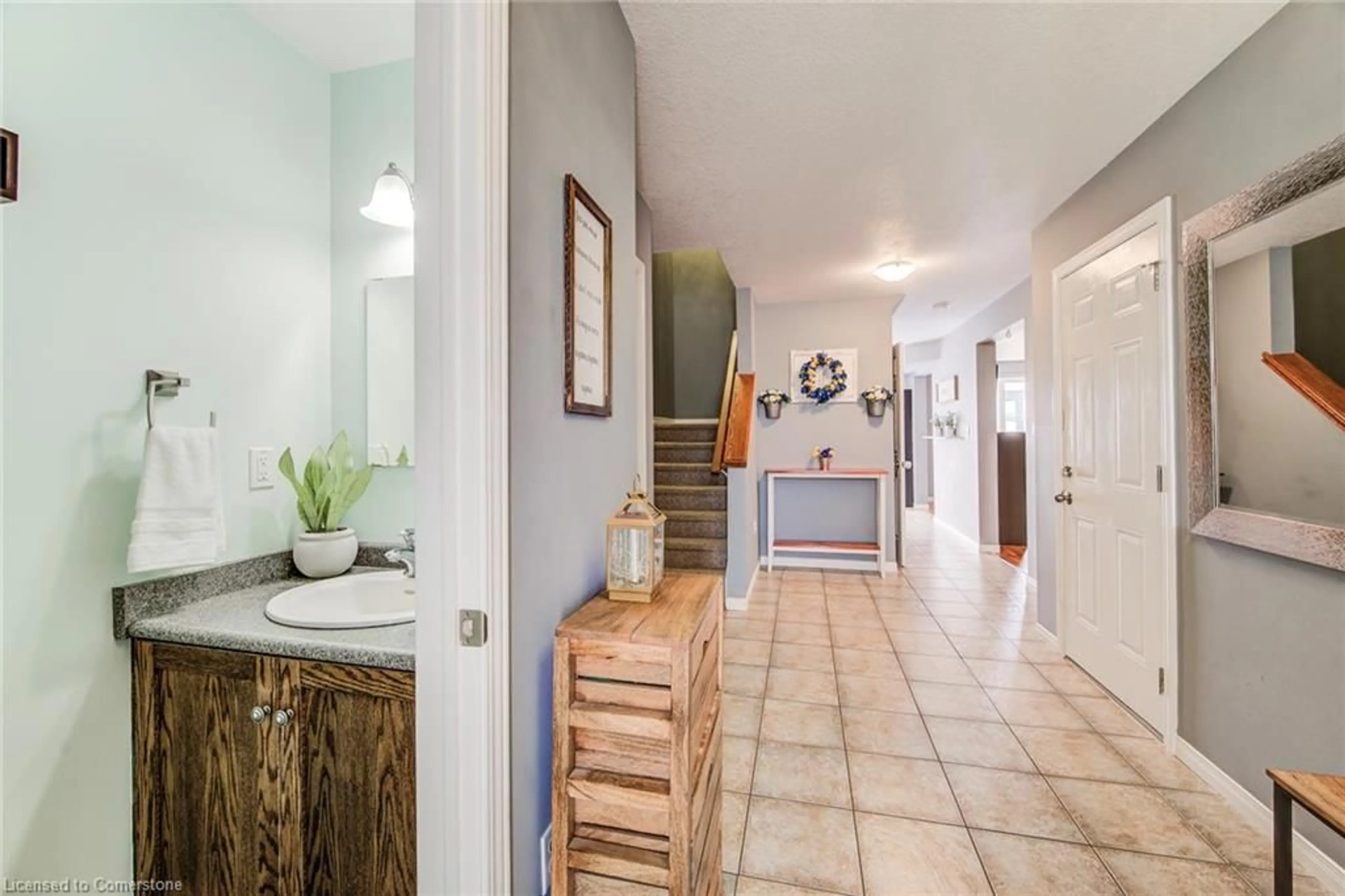 Indoor entryway for 137 Liebler St, Tavistock Ontario N0B 2R0