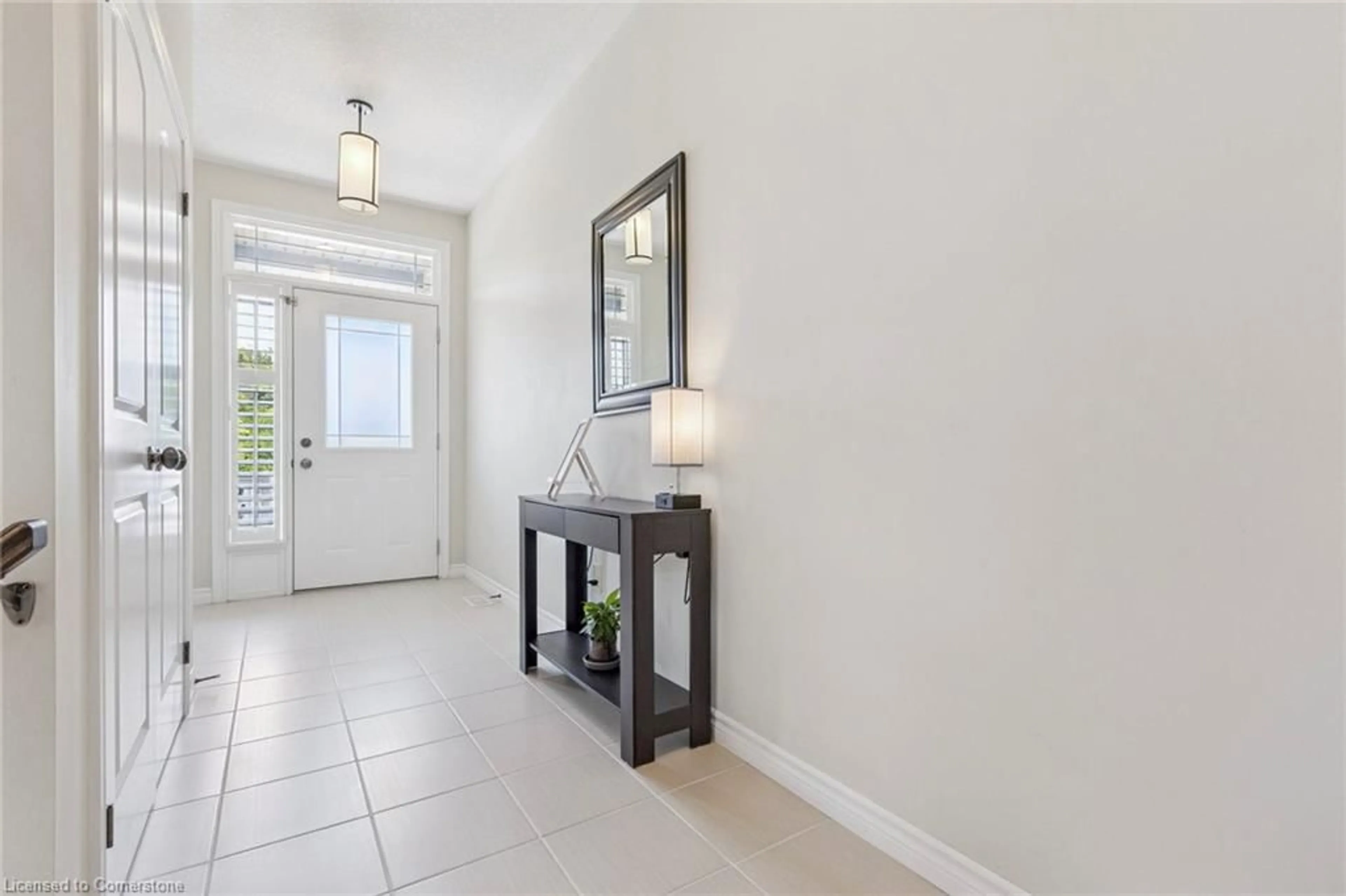 Indoor entryway for 12 Gouda Pl, Cambridge Ontario N1P 0B1