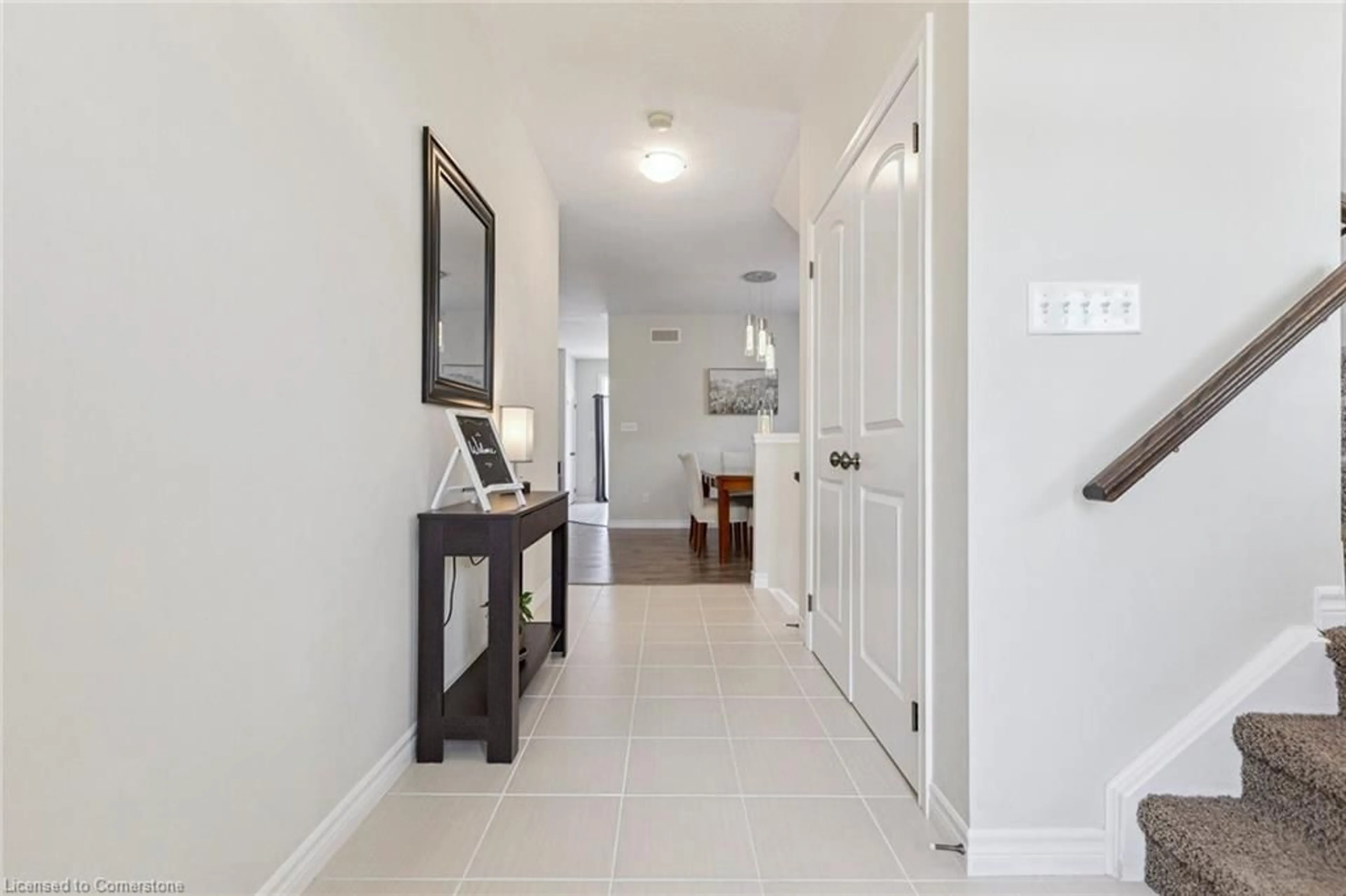 Indoor entryway for 12 Gouda Pl, Cambridge Ontario N1P 0B1
