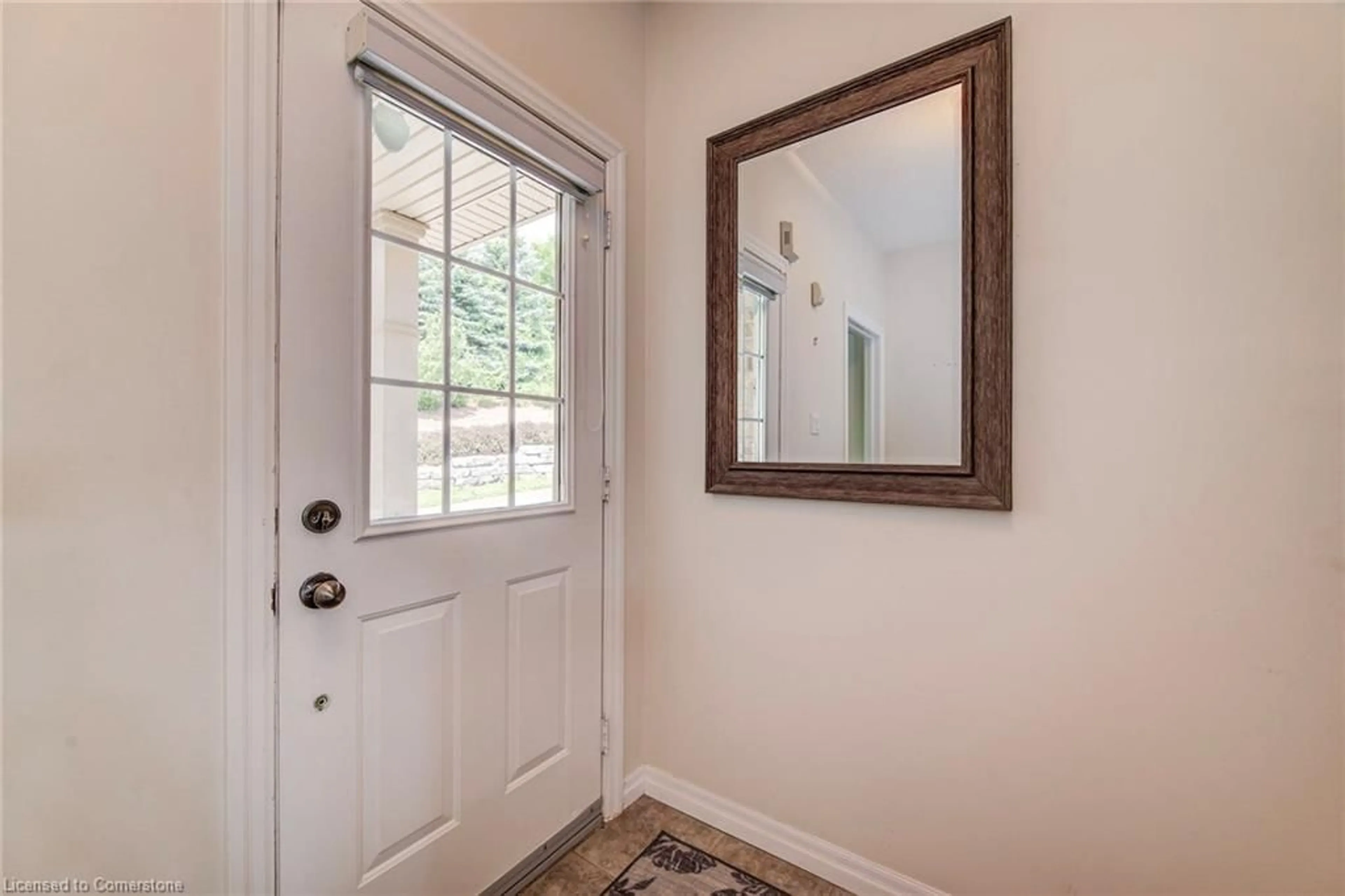 Indoor entryway for 165 Chandos Dr #3, Kitchener Ontario N2A 4H8