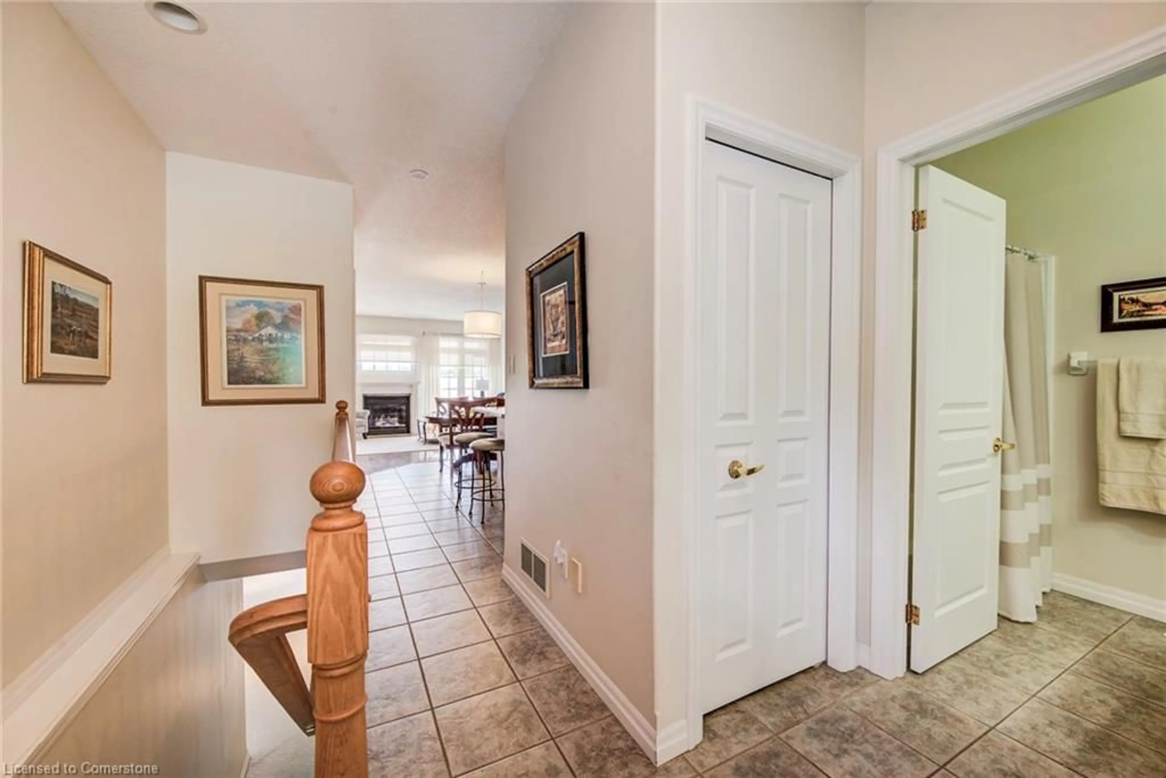 Indoor foyer for 165 Chandos Dr #3, Kitchener Ontario N2A 4H8