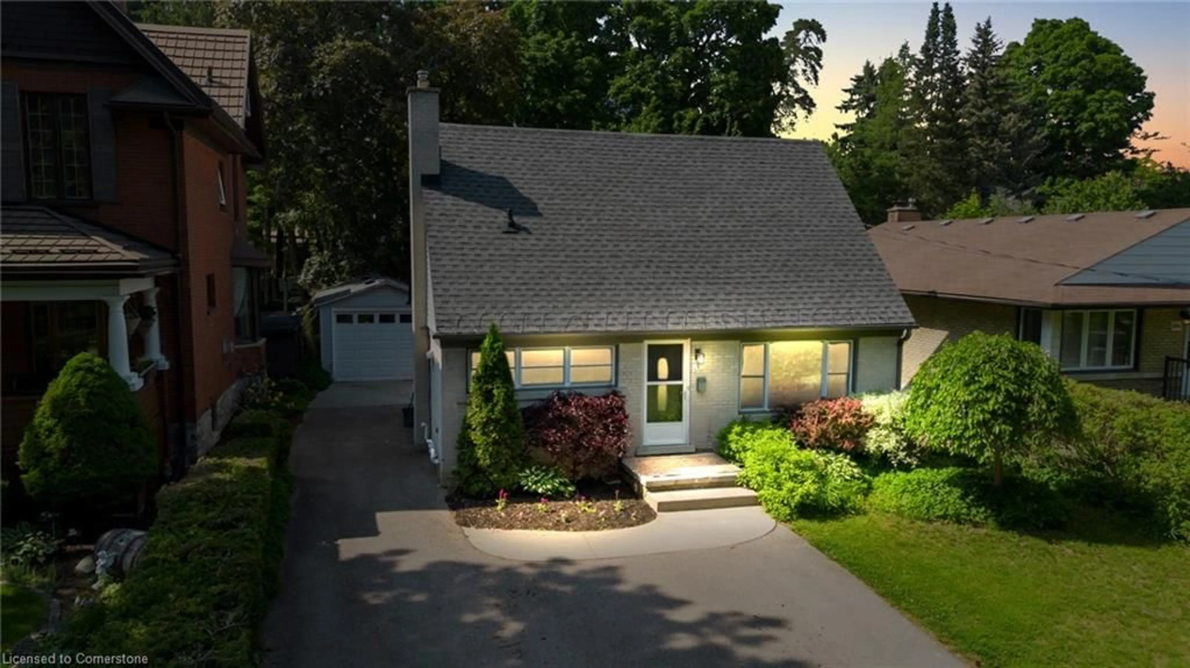 A pic from outside/outdoor area/front of a property/back of a property/a pic from drone, street for 196 Sheldon Ave, Kitchener Ontario N2H 3M8