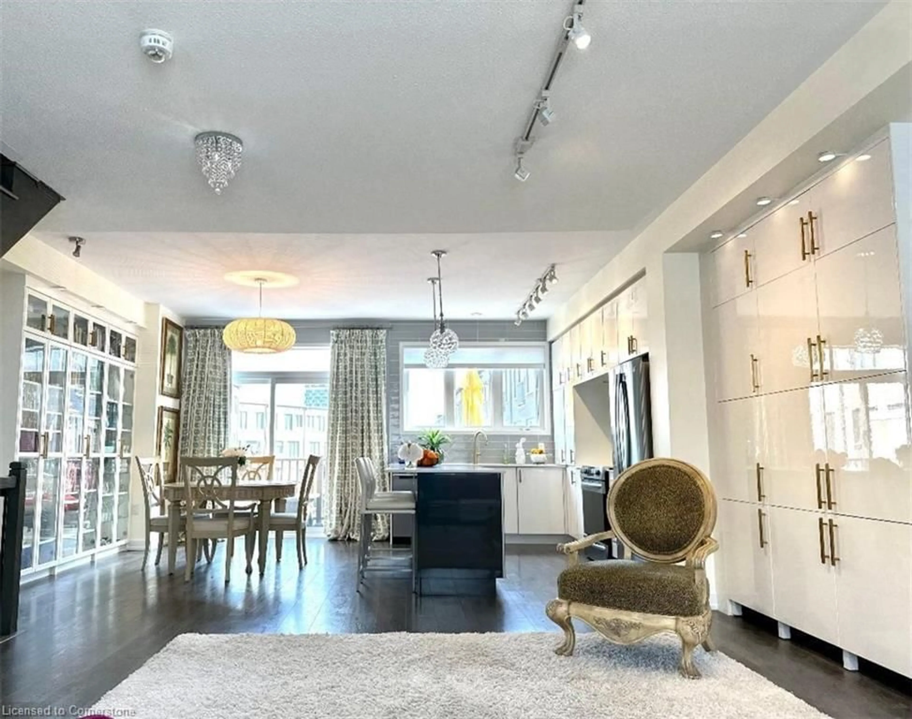 Living room with furniture, unknown for 3095 Ernest Applebe Blvd, Oakville Ontario L6H 0P3