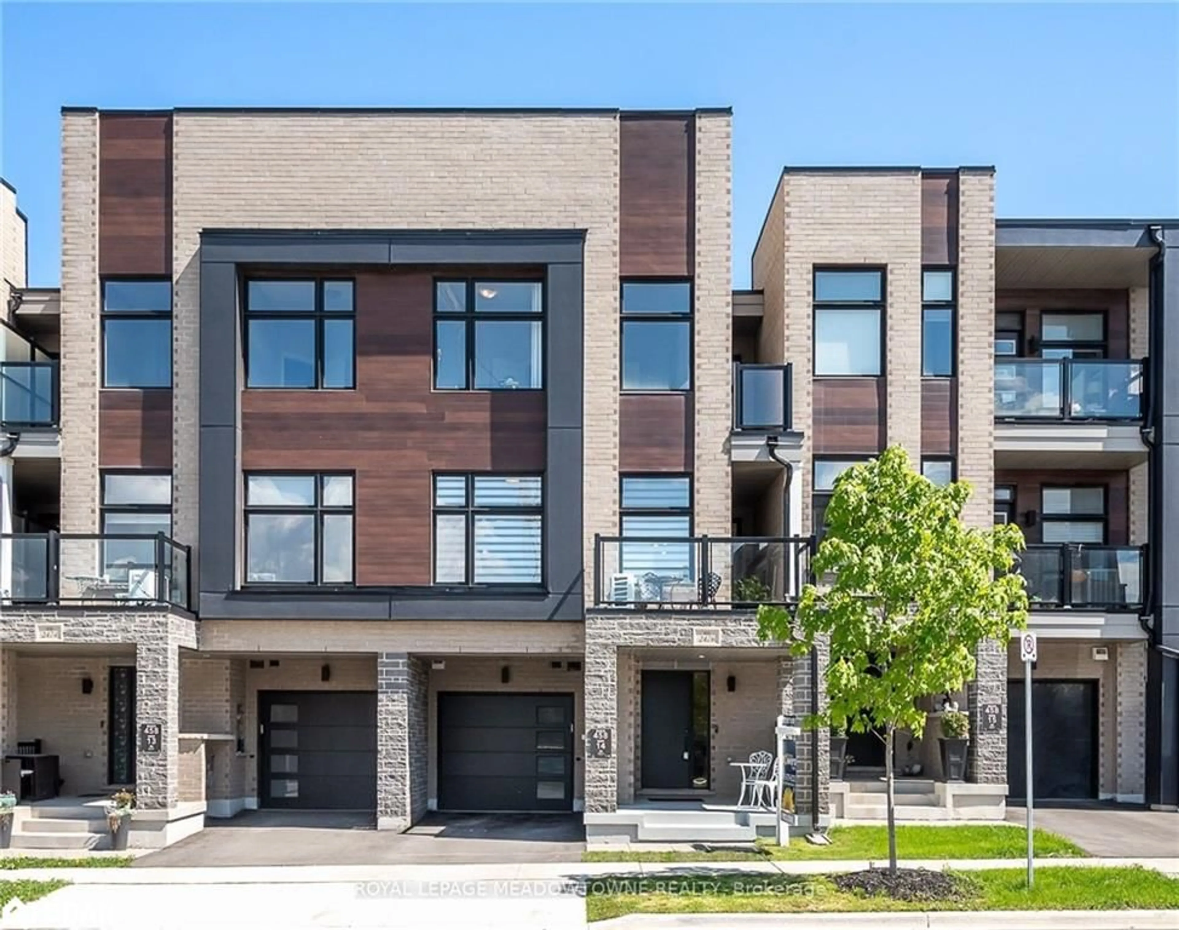 Home with brick exterior material, street for 2476 Badger Cres, Oakville Ontario L6M 5M1