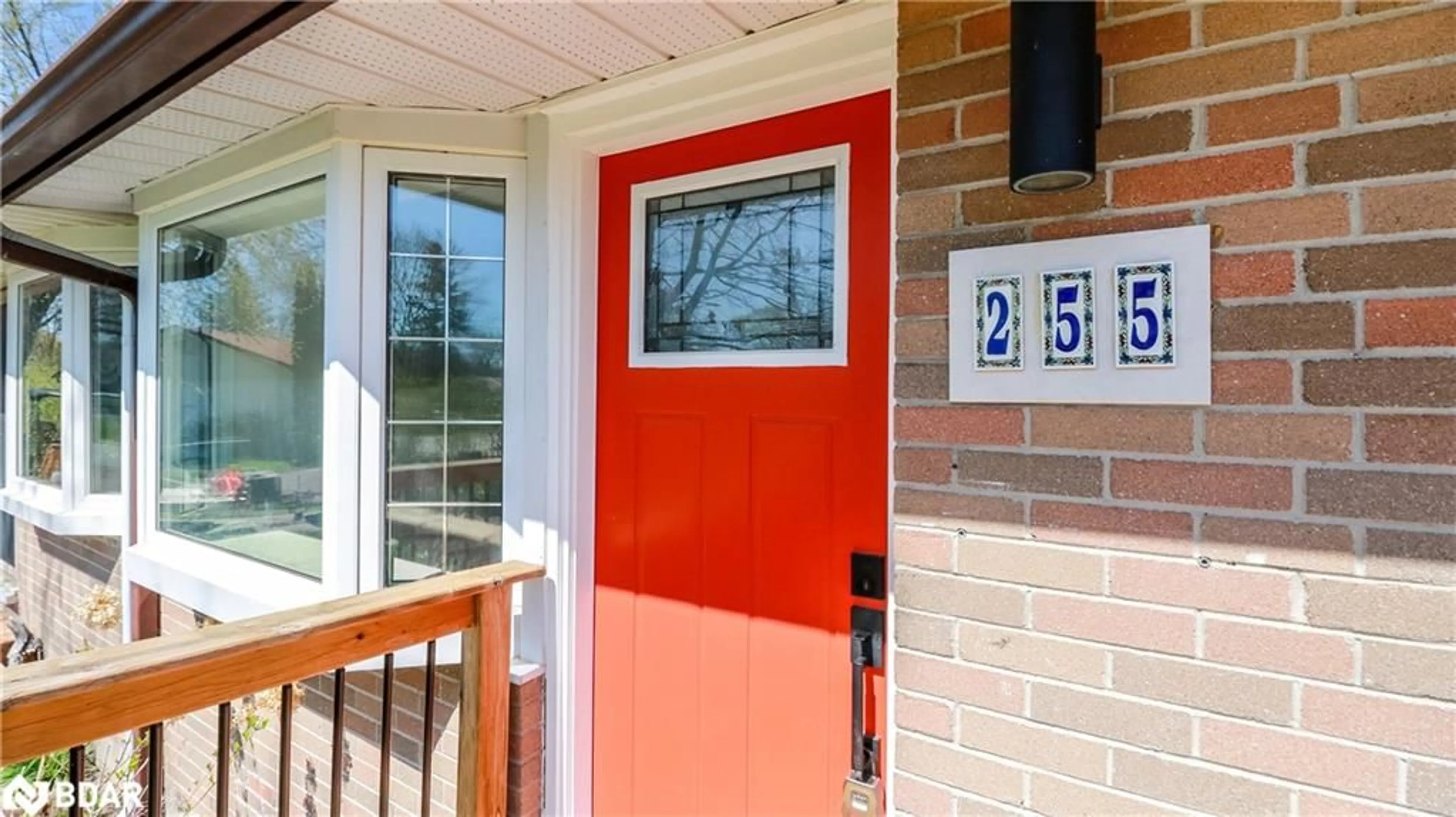 Indoor entryway for 255 Calford St St, Angus Ontario L0M 1B0