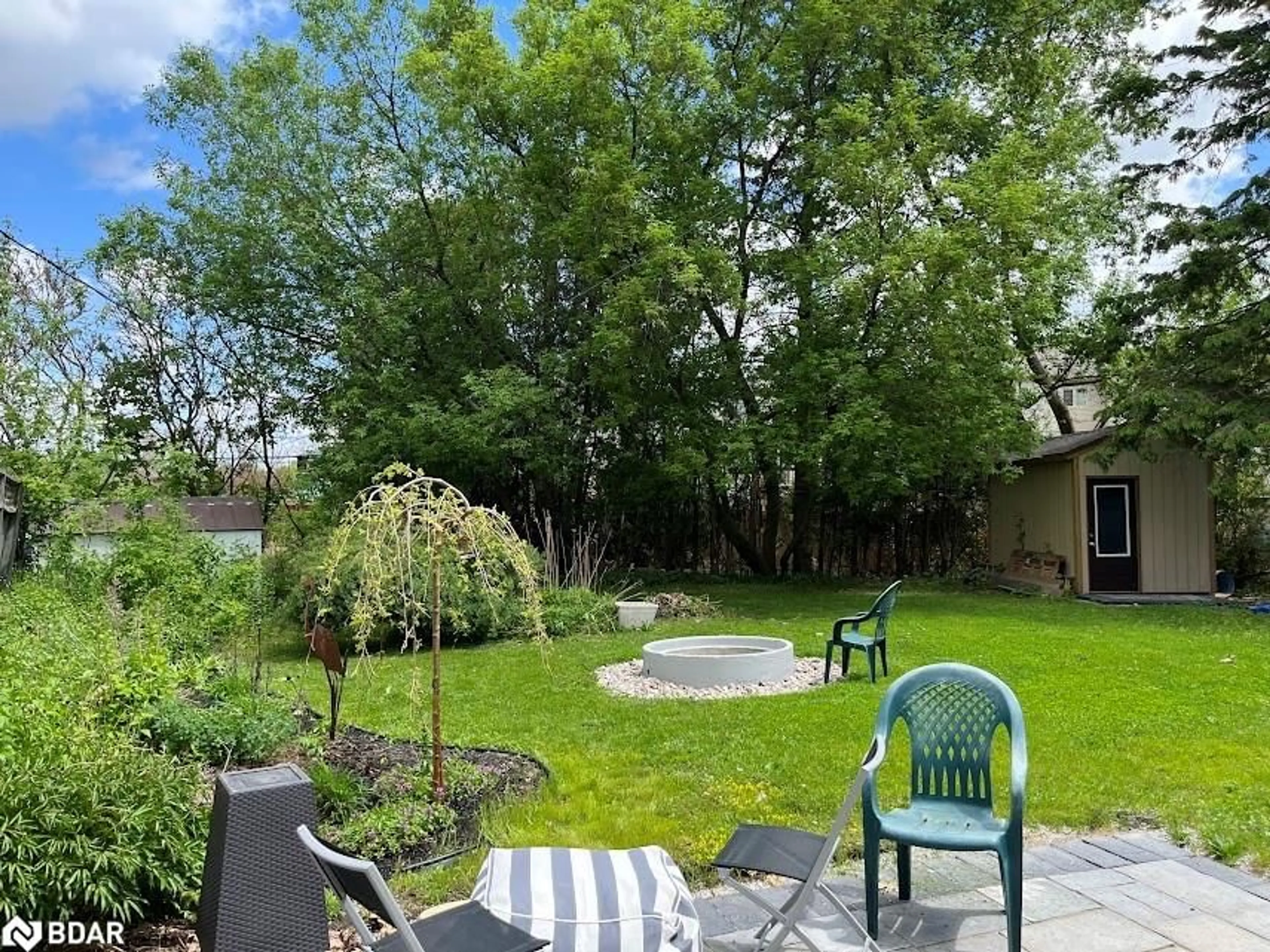 Patio, street for 255 Calford St St, Angus Ontario L0M 1B0