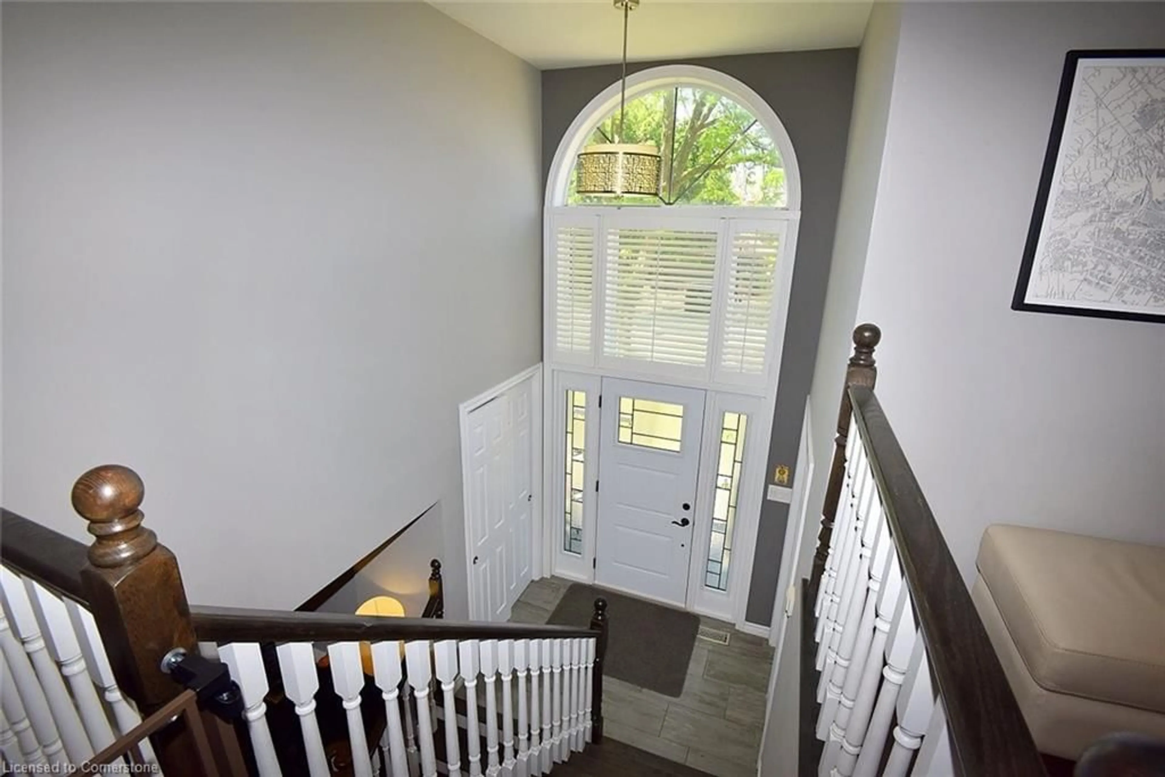 Indoor foyer for 72 Maple Dr, Stoney Creek Ontario L8G 3C2