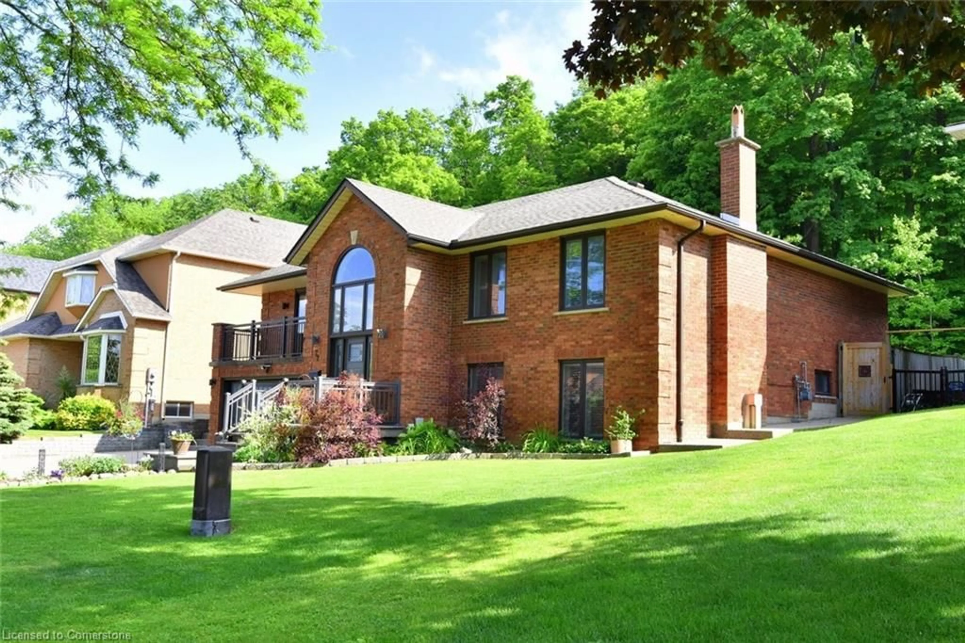 Home with brick exterior material, building for 72 Maple Dr, Stoney Creek Ontario L8G 3C2