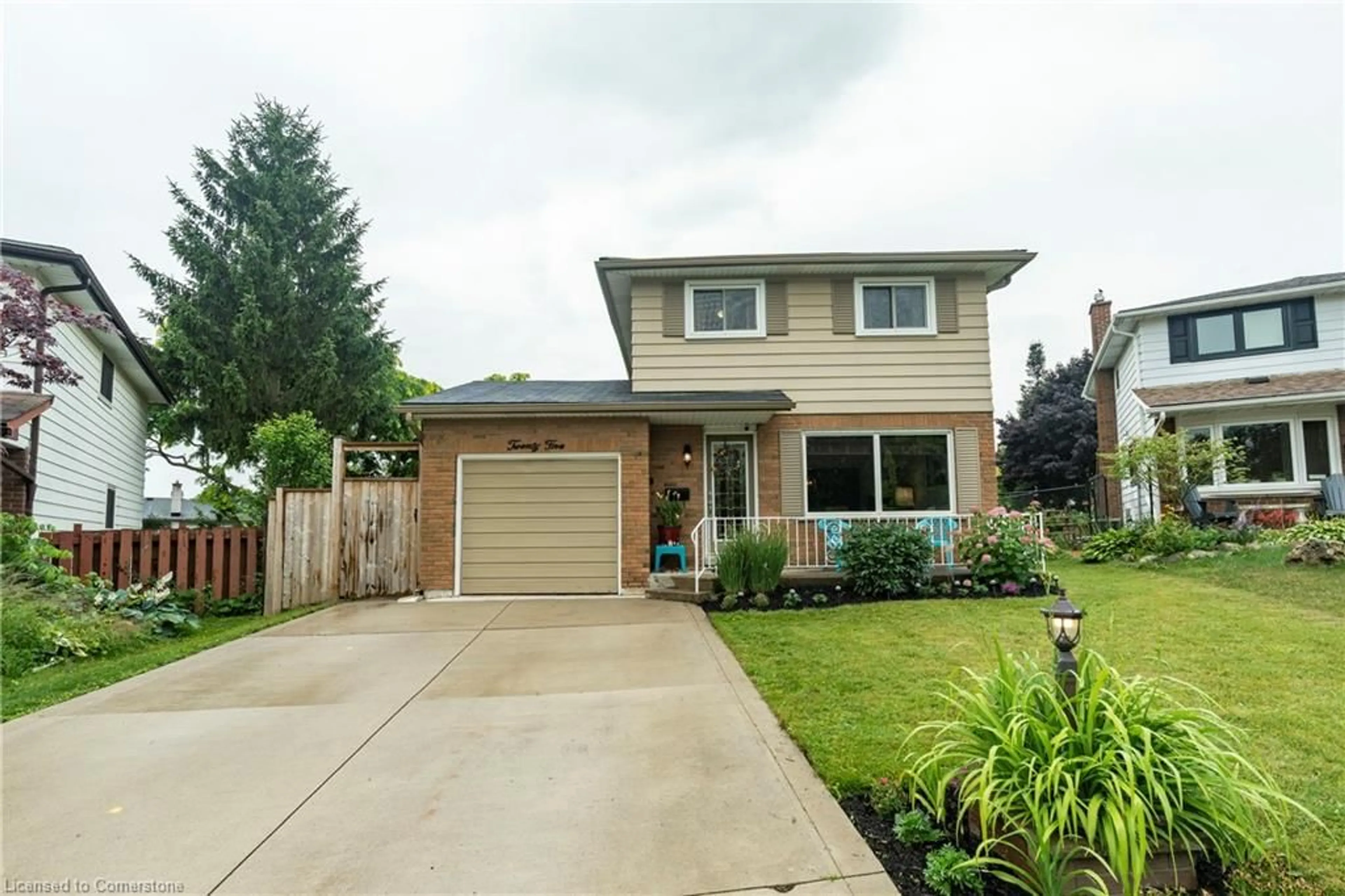 Home with vinyl exterior material, street for 25 Forest Glen Crt, Kitchener Ontario N2N 1E1