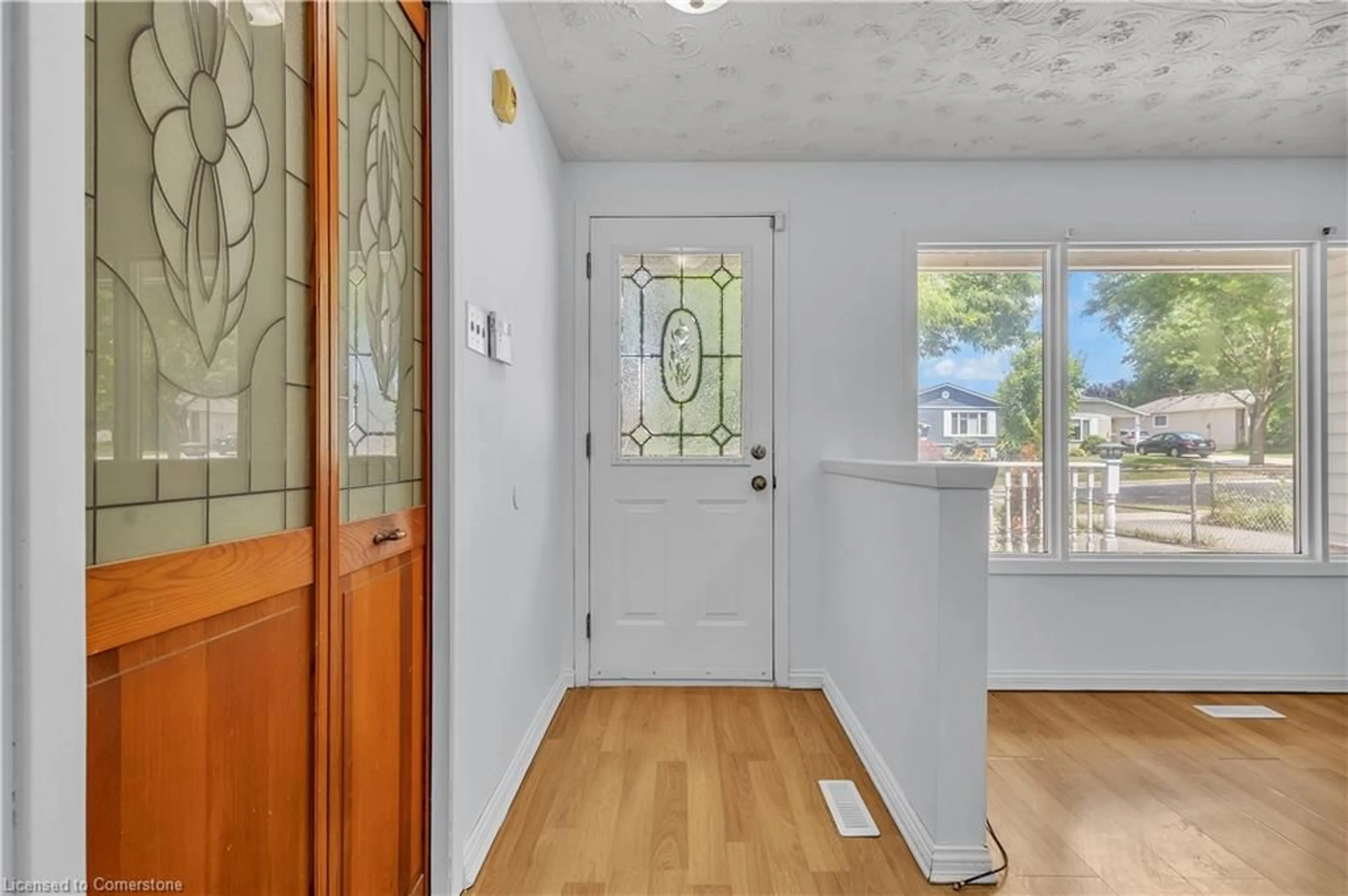 Indoor entryway for 87 Christopher Dr, Waterloo Ontario N2J 4J6
