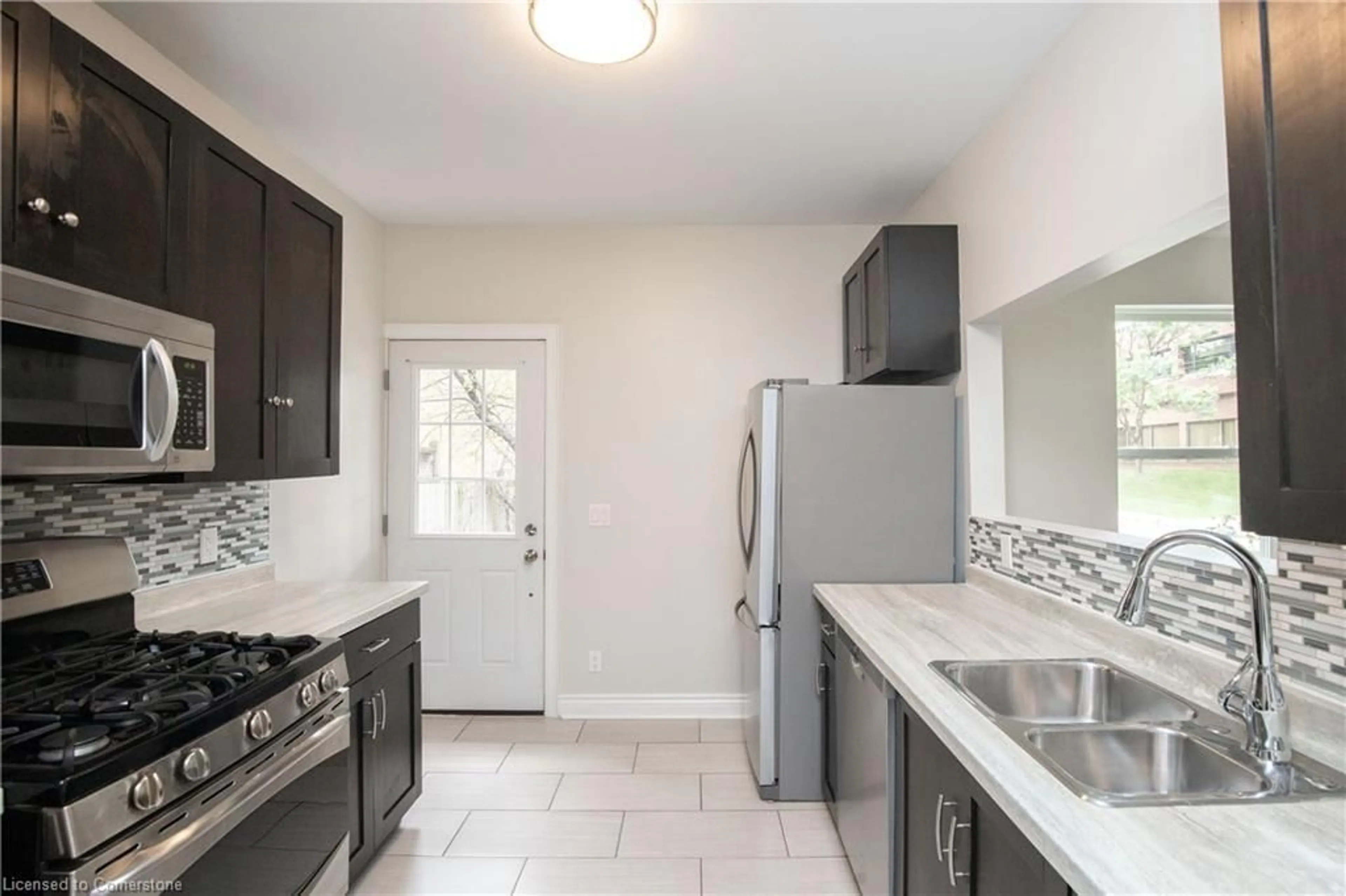 Standard kitchen, ceramic/tile floor for 112 Maplewood Ave, Hamilton Ontario L8M 1X2