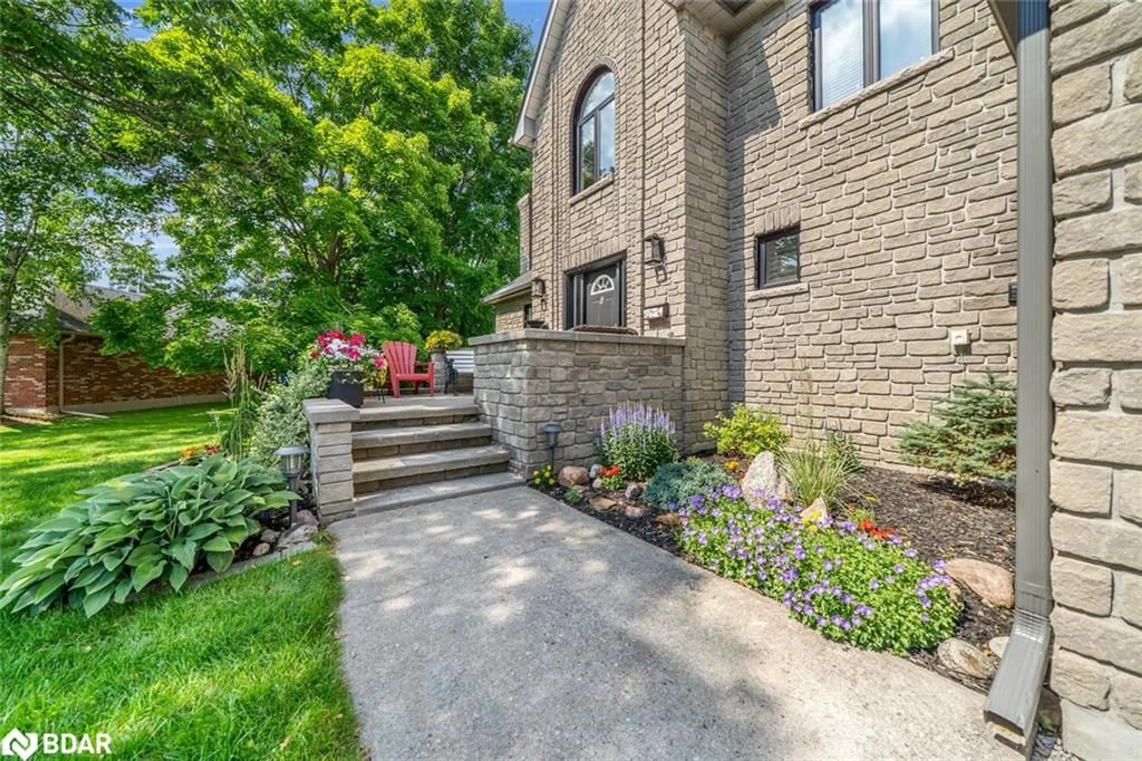 Home with brick exterior material, street for 10 Duffy's Court, Simcoe Ontario L0L 1Y3