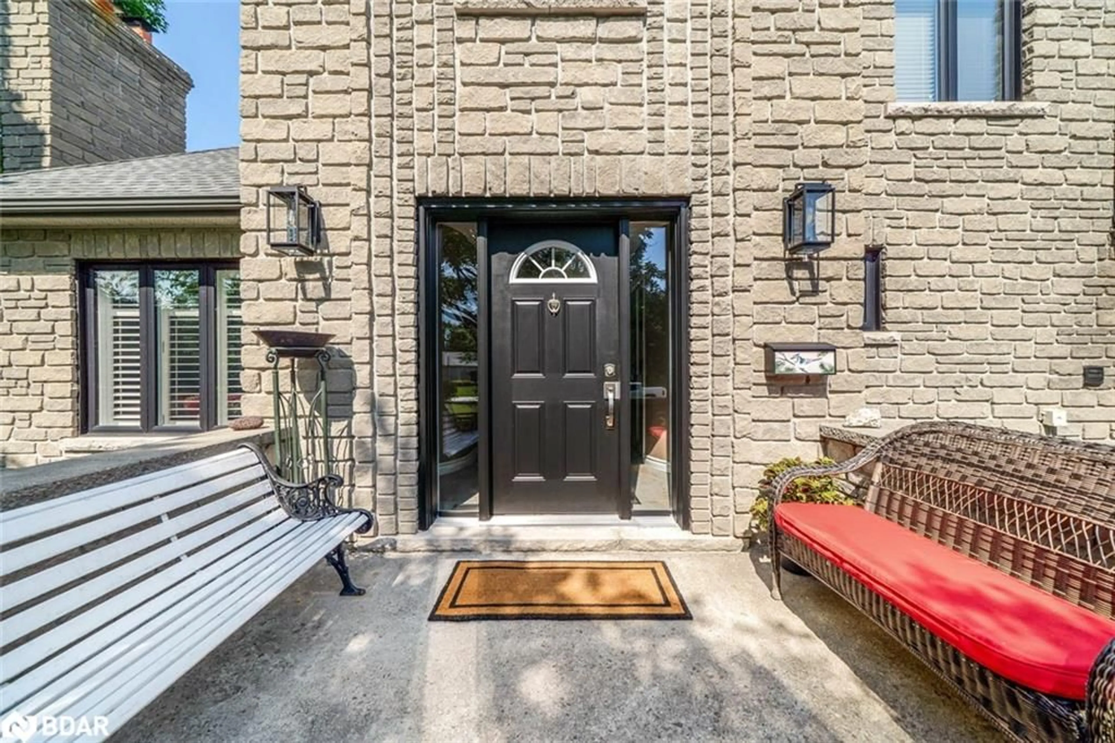 Indoor entryway for 10 Duffy's Court, Simcoe Ontario L0L 1Y3
