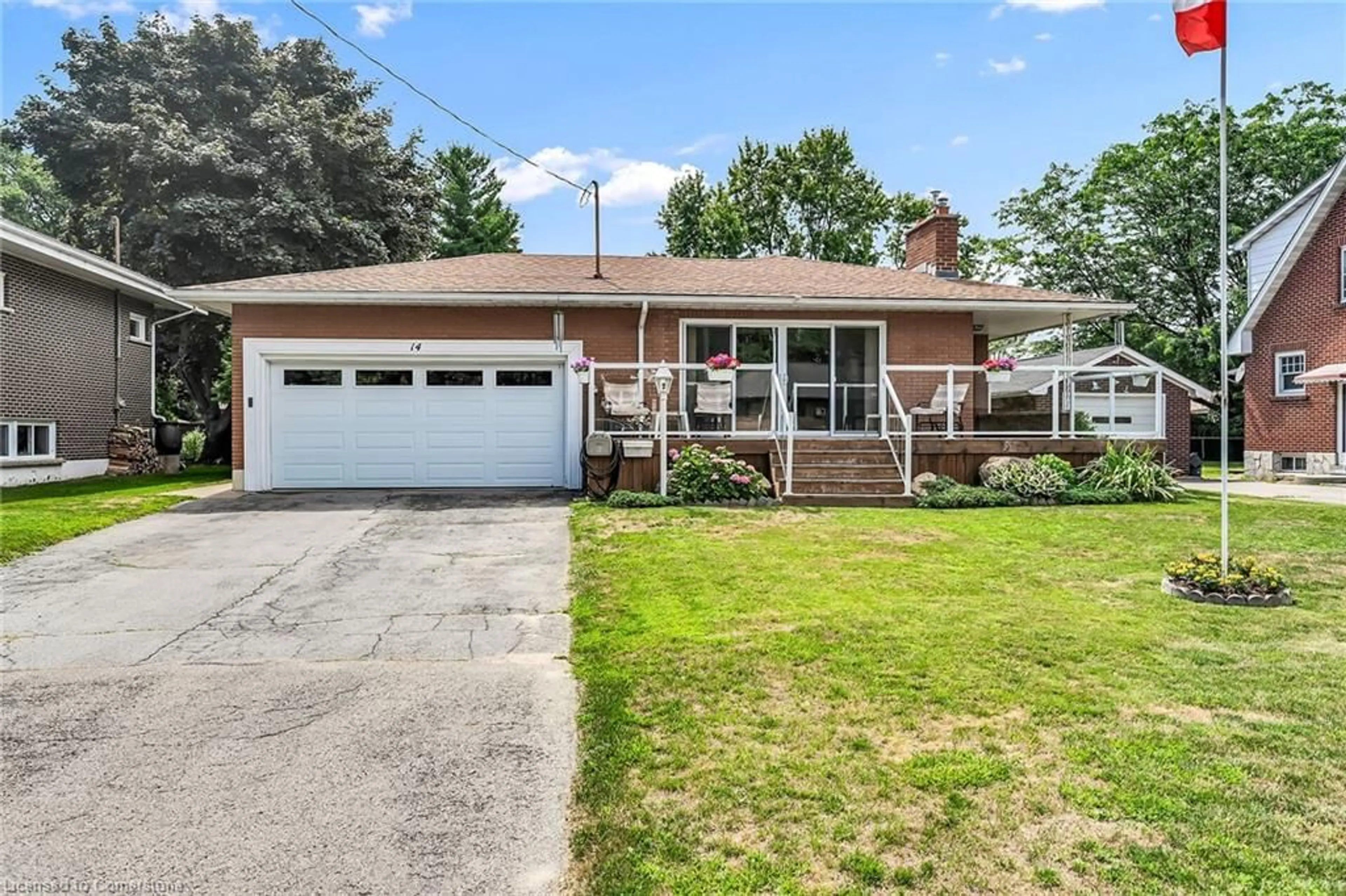 Home with vinyl exterior material, street for 14 Payne Ave, Simcoe Ontario N3Y 4C1