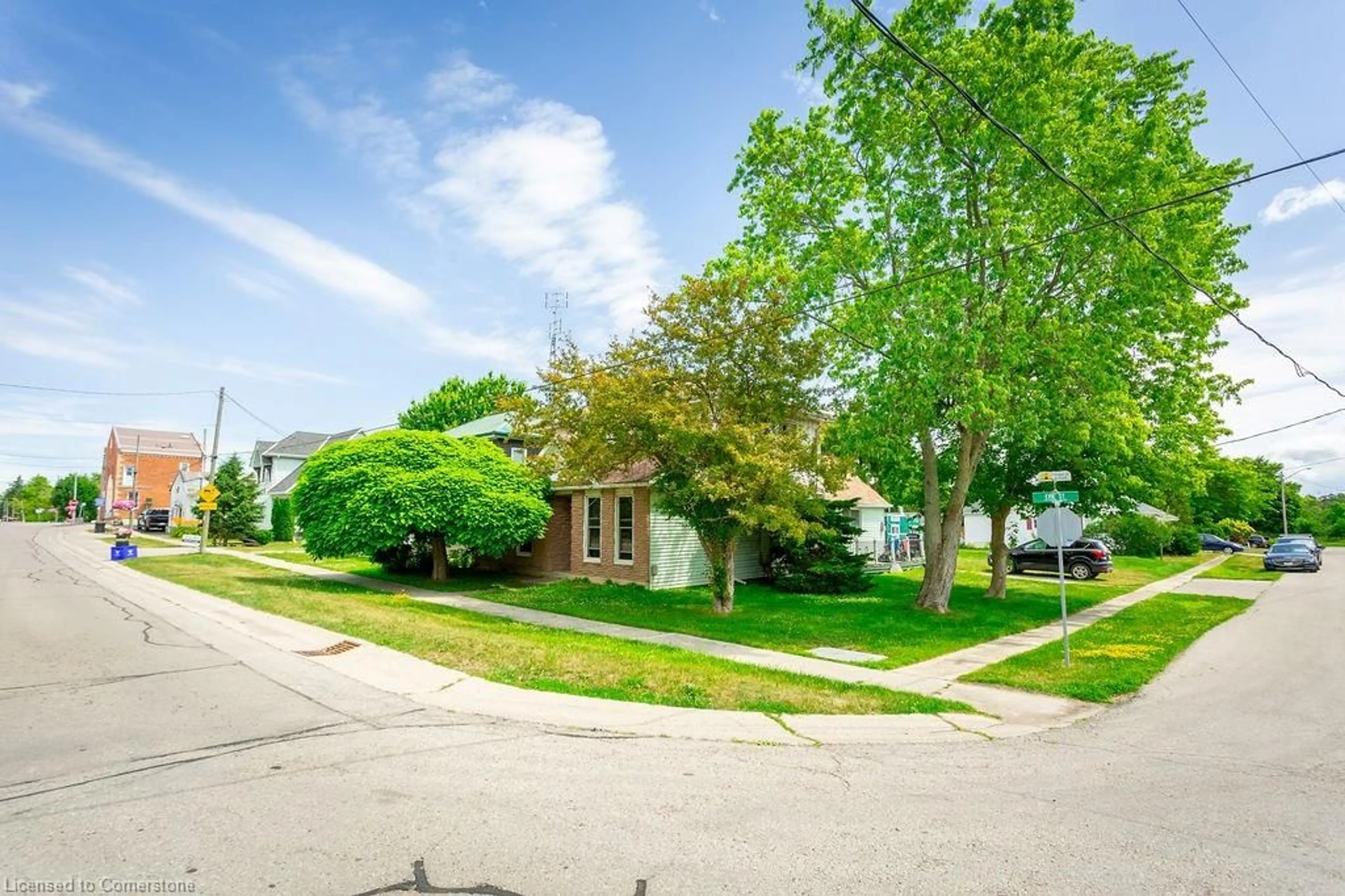 A pic from outside/outdoor area/front of a property/back of a property/a pic from drone, street for 9 Erie Stree South St, Selkirk Ontario N0A 1P0
