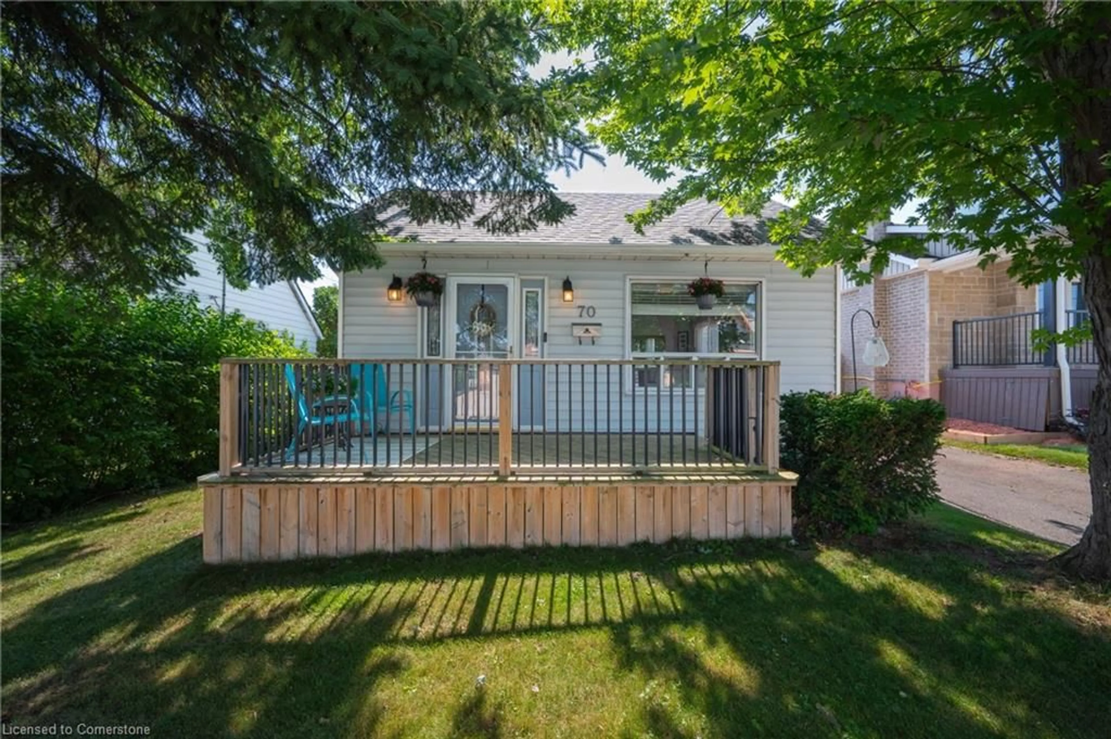 Home with vinyl exterior material, street for 70 Worsley Rd, Stoney Creek Ontario L8E 2G3
