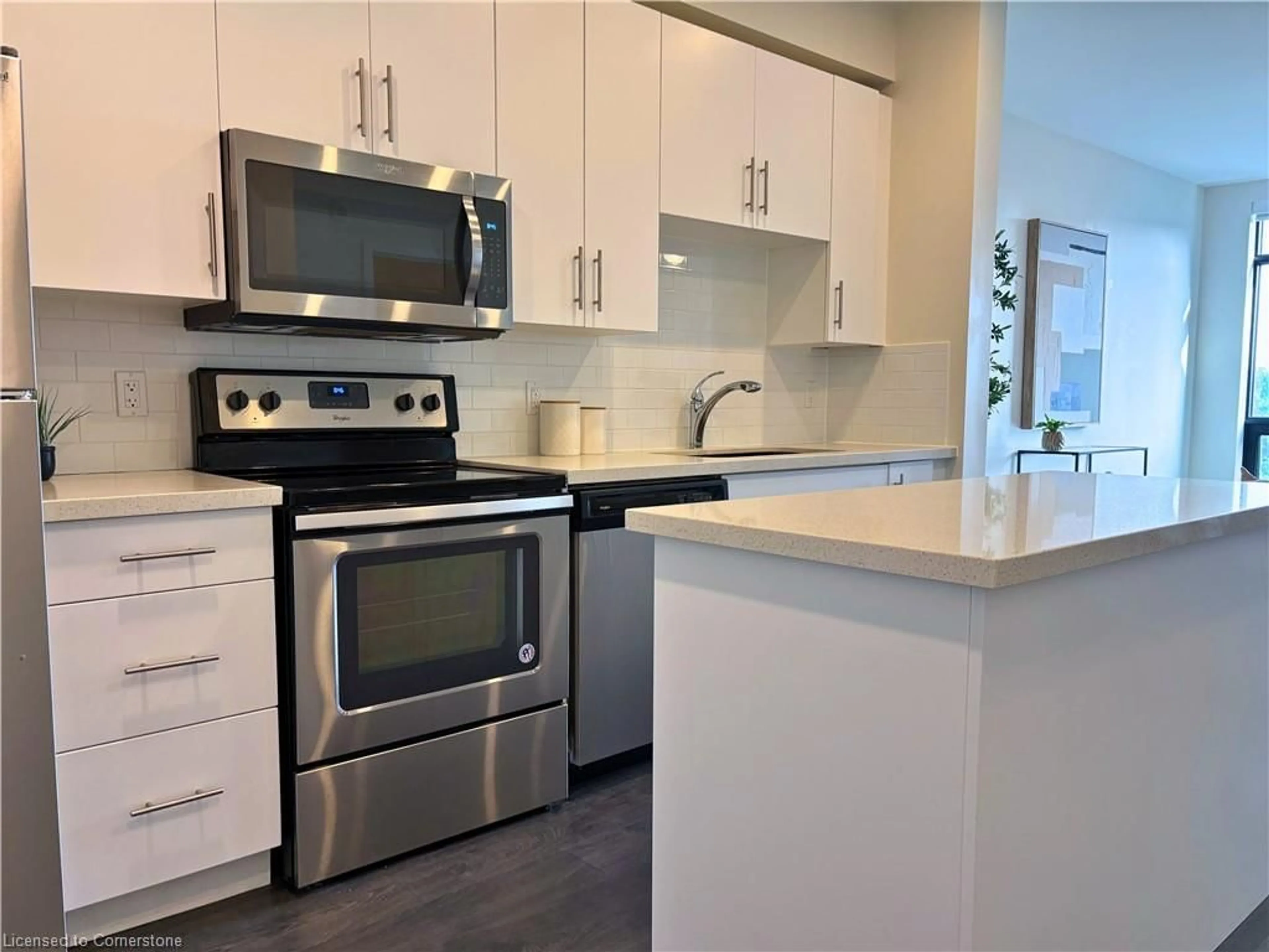 Standard kitchen, unknown for 690 King St #621, Kitchener Ontario N2G 0B9