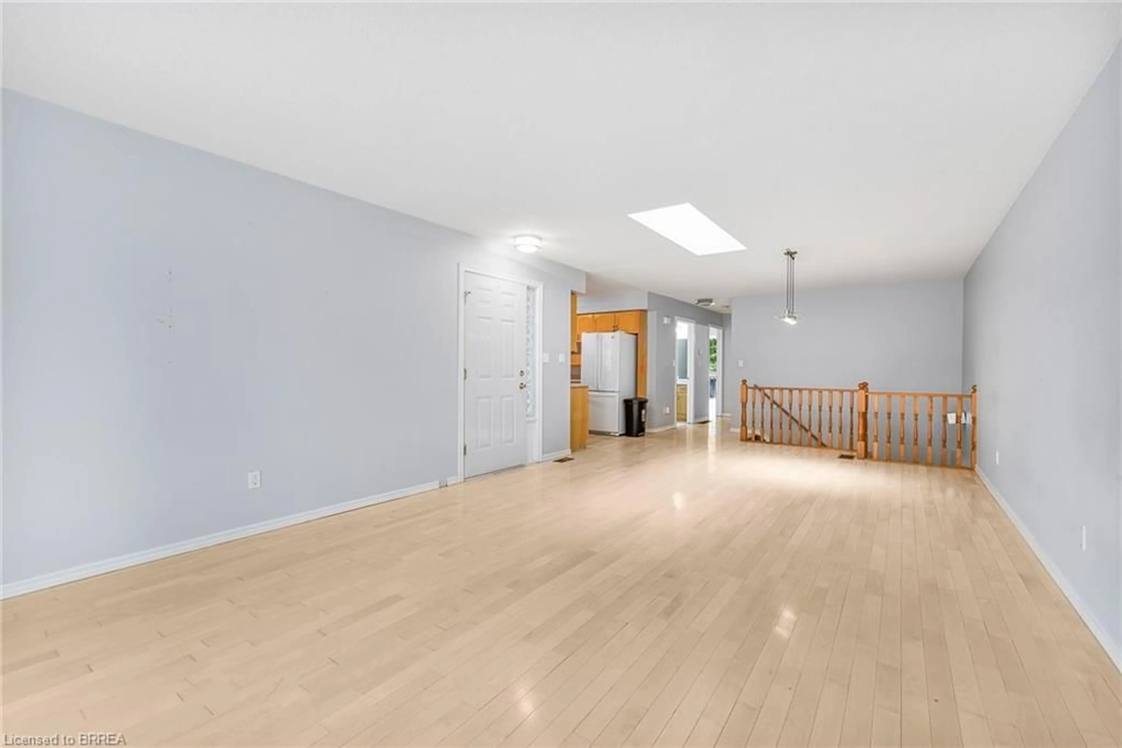 Indoor foyer for 570 West St #2, Brantford Ontario N3R 7Y7
