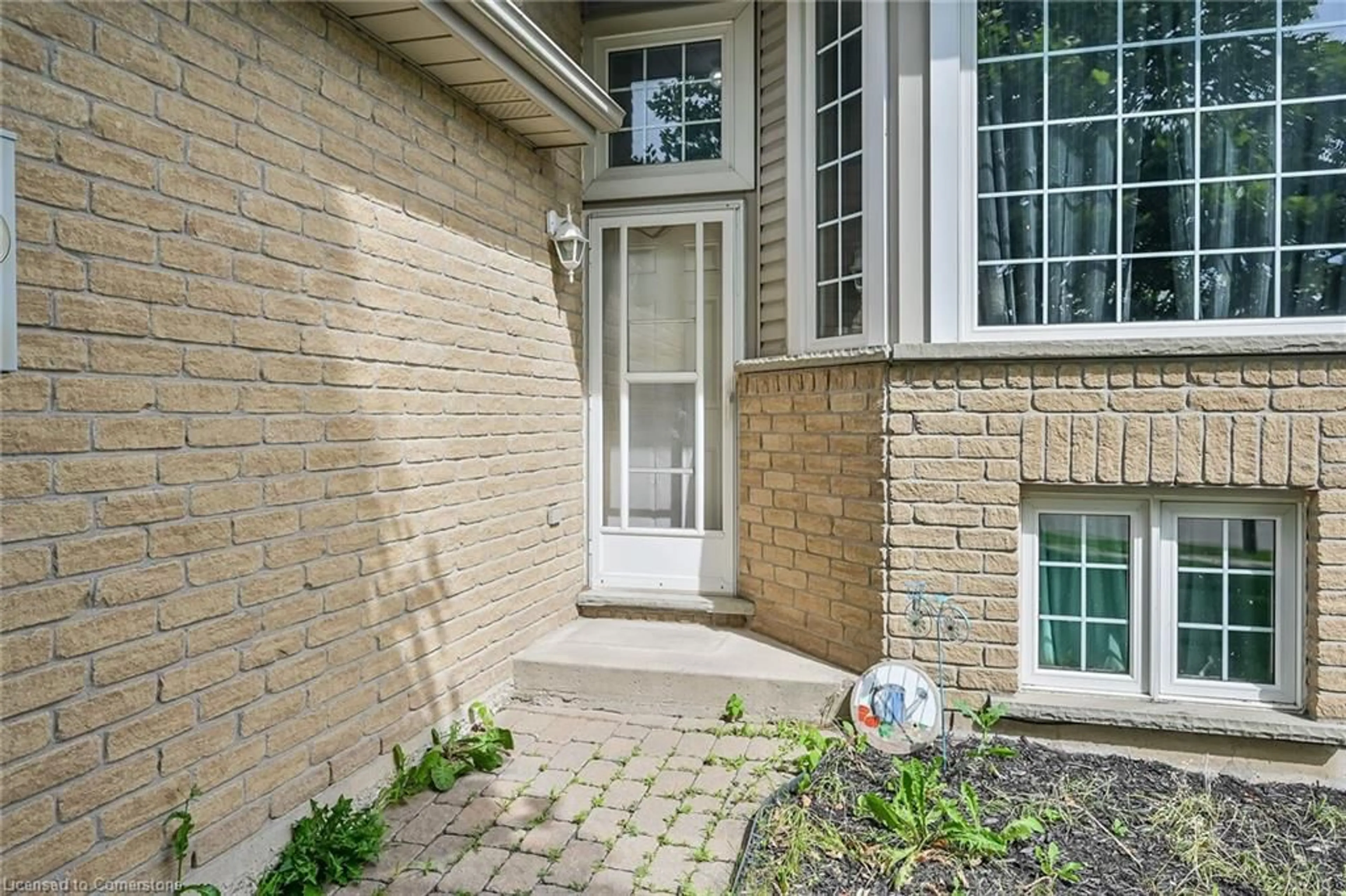 Indoor entryway for 34 Cedar St, Hagersville Ontario N0A 1H0