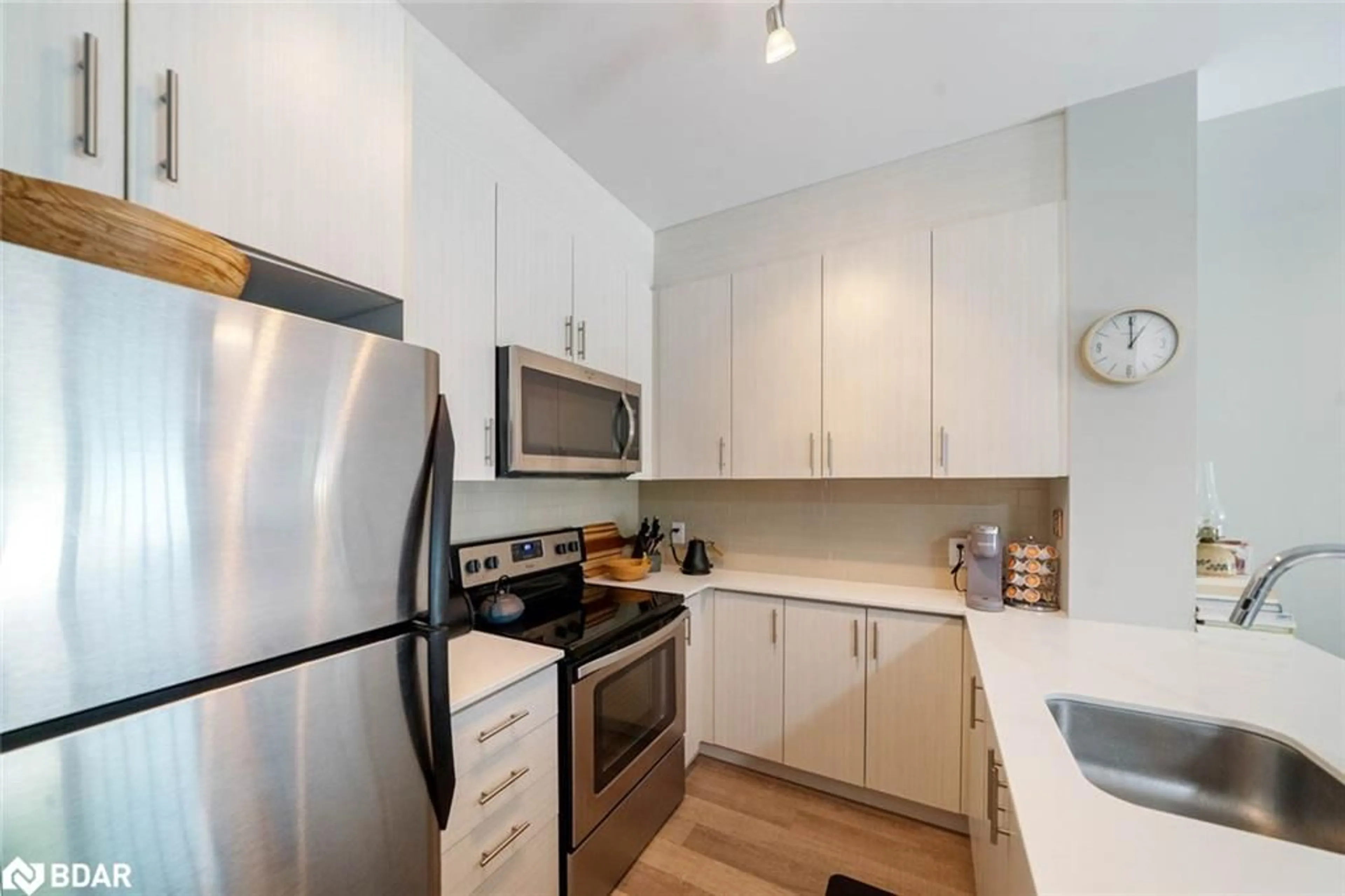 Standard kitchen, unknown for 111 Worsley Street #302, Barrie Ontario L4M 0J5