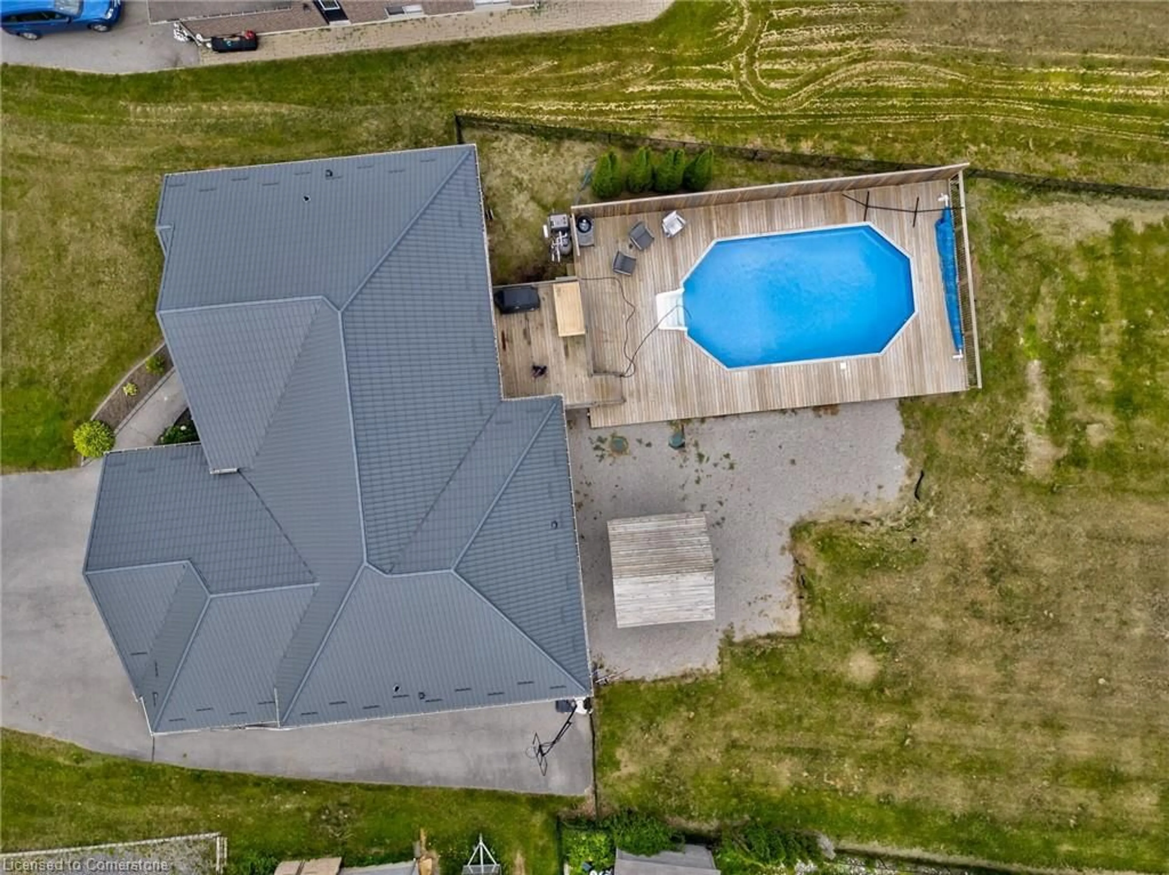 A pic from outside/outdoor area/front of a property/back of a property/a pic from drone, unknown for 628 Mt. Pleasant Road, Brantford Ontario N0E 1K0
