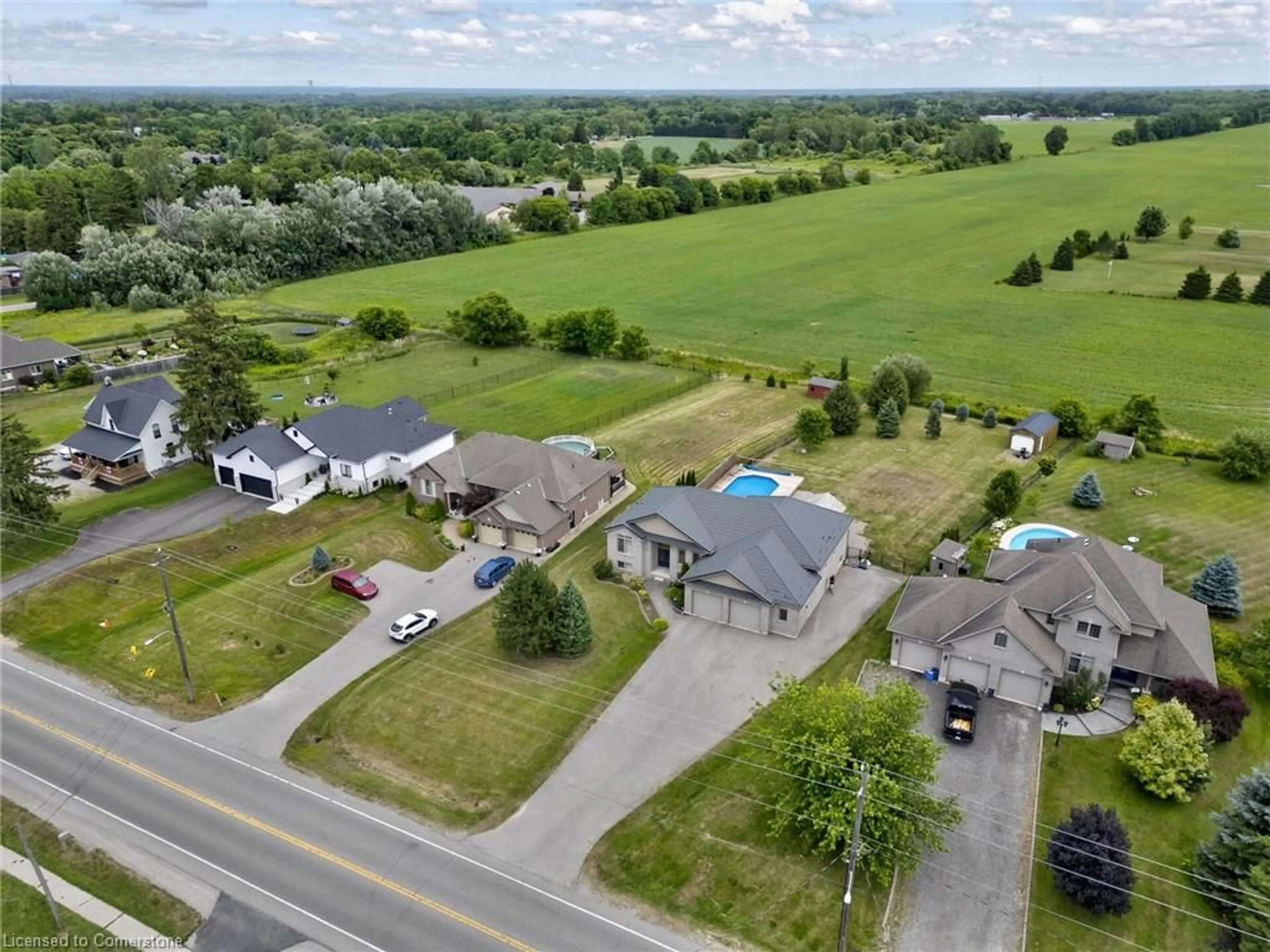 A pic from outside/outdoor area/front of a property/back of a property/a pic from drone, unknown for 628 Mt. Pleasant Road, Brantford Ontario N0E 1K0