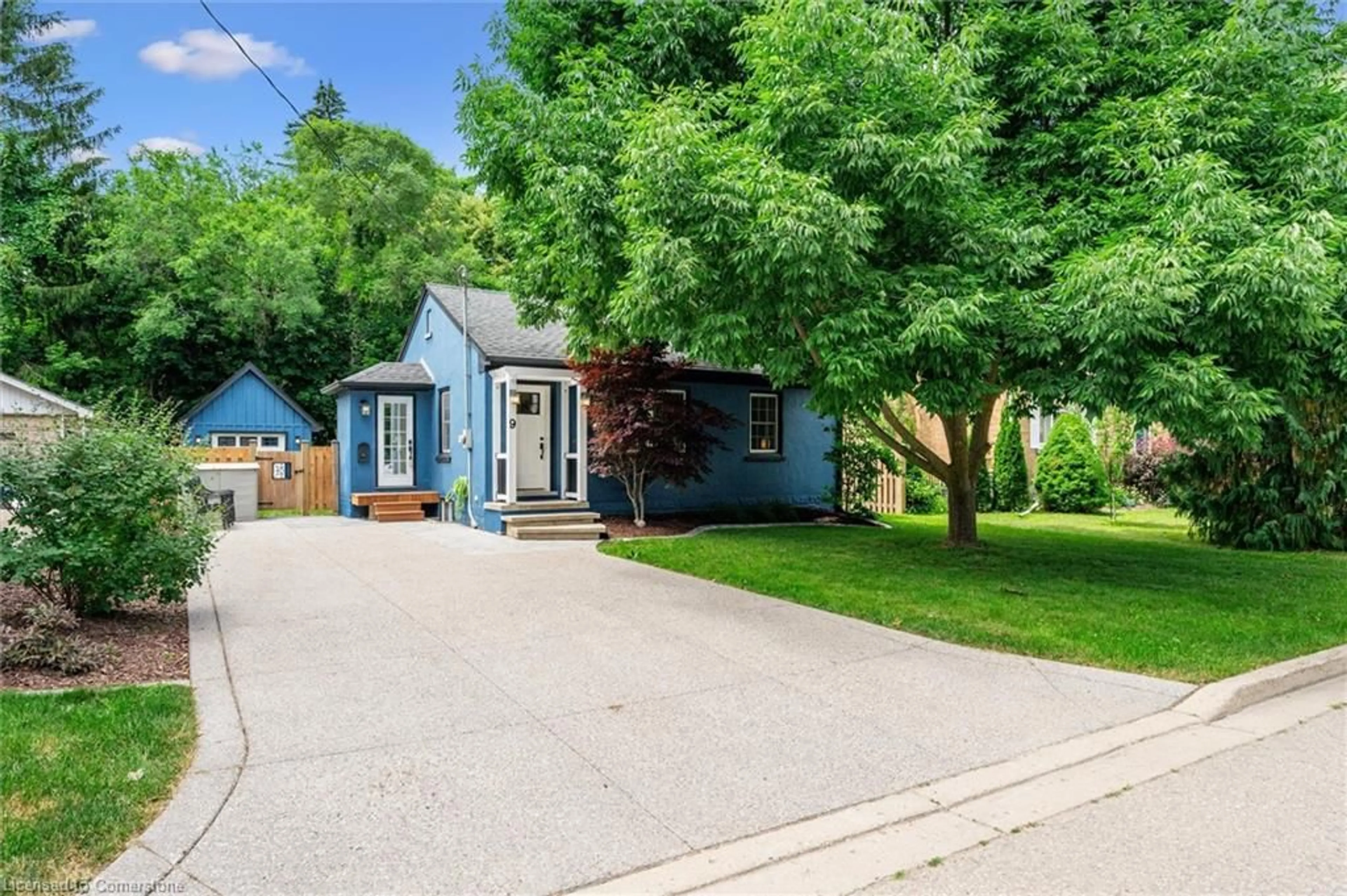Patio, street for 9 Beverley St, Waterloo Ontario N2L 2H5