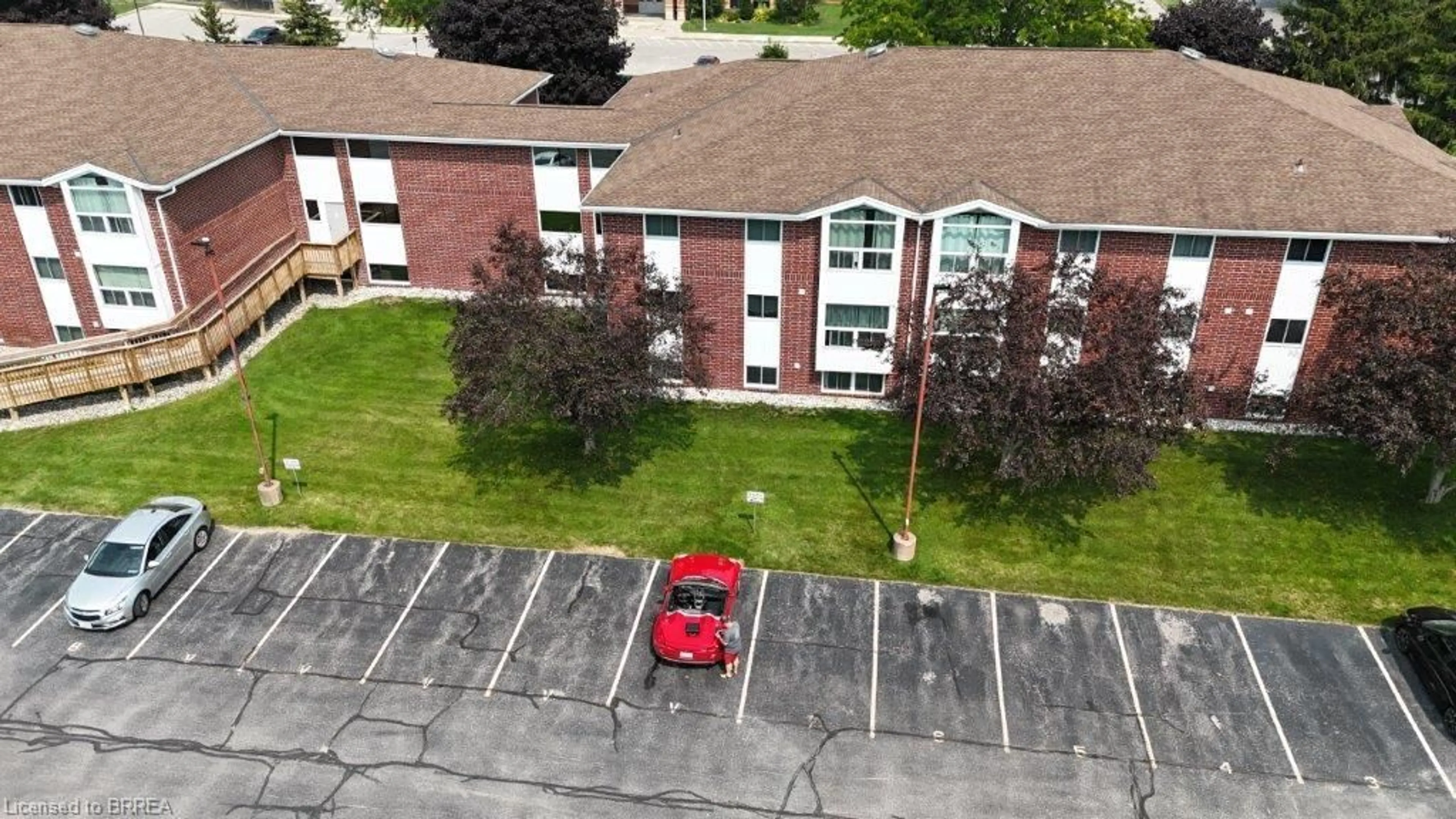 A pic from outside/outdoor area/front of a property/back of a property/a pic from drone, unknown for 60 Donly Dr #209, Simcoe Ontario N3Y 5K3