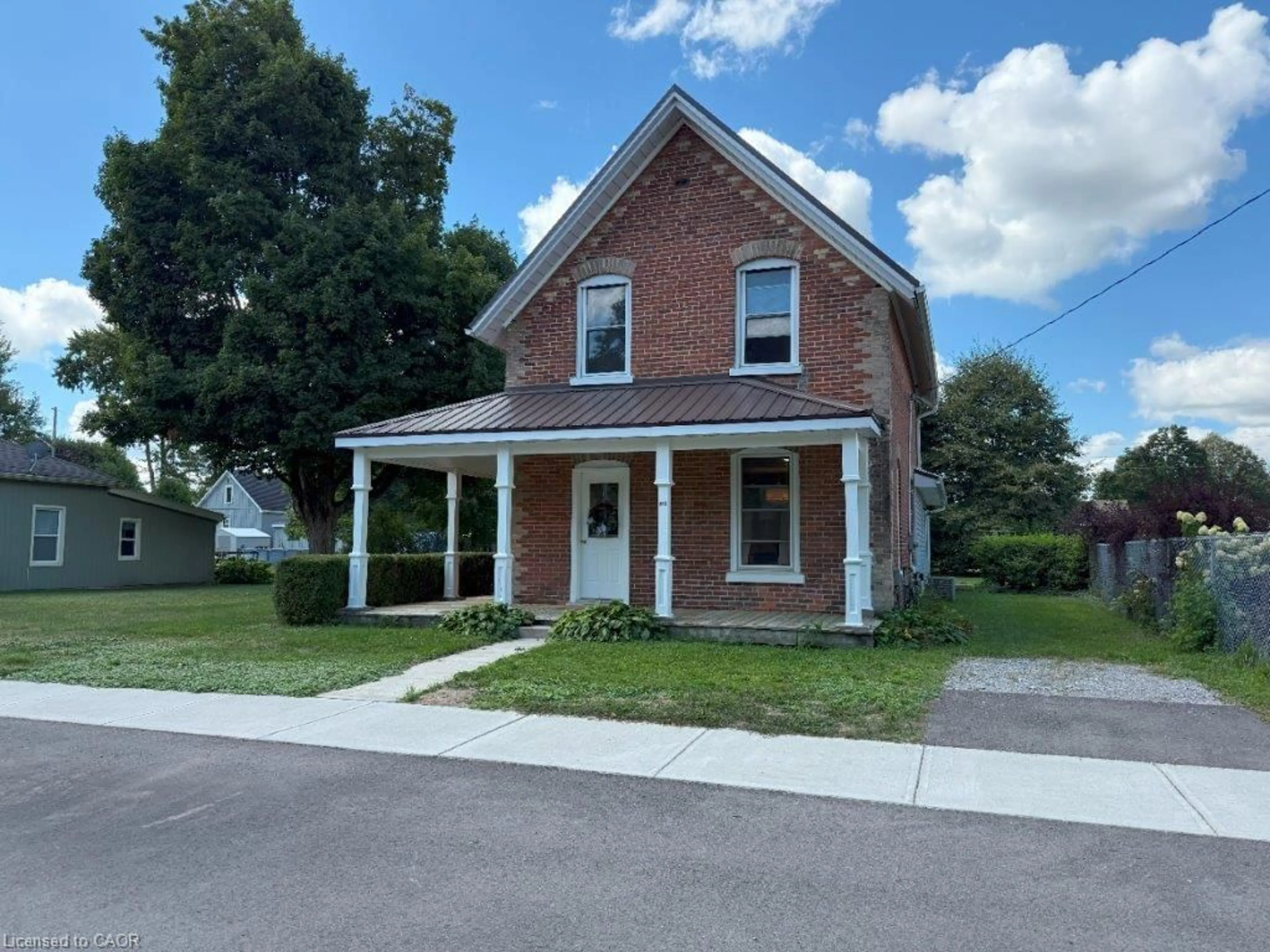 Home with brick exterior material, street for 162 Wellington St, Waterford Ontario N0E 1Y0