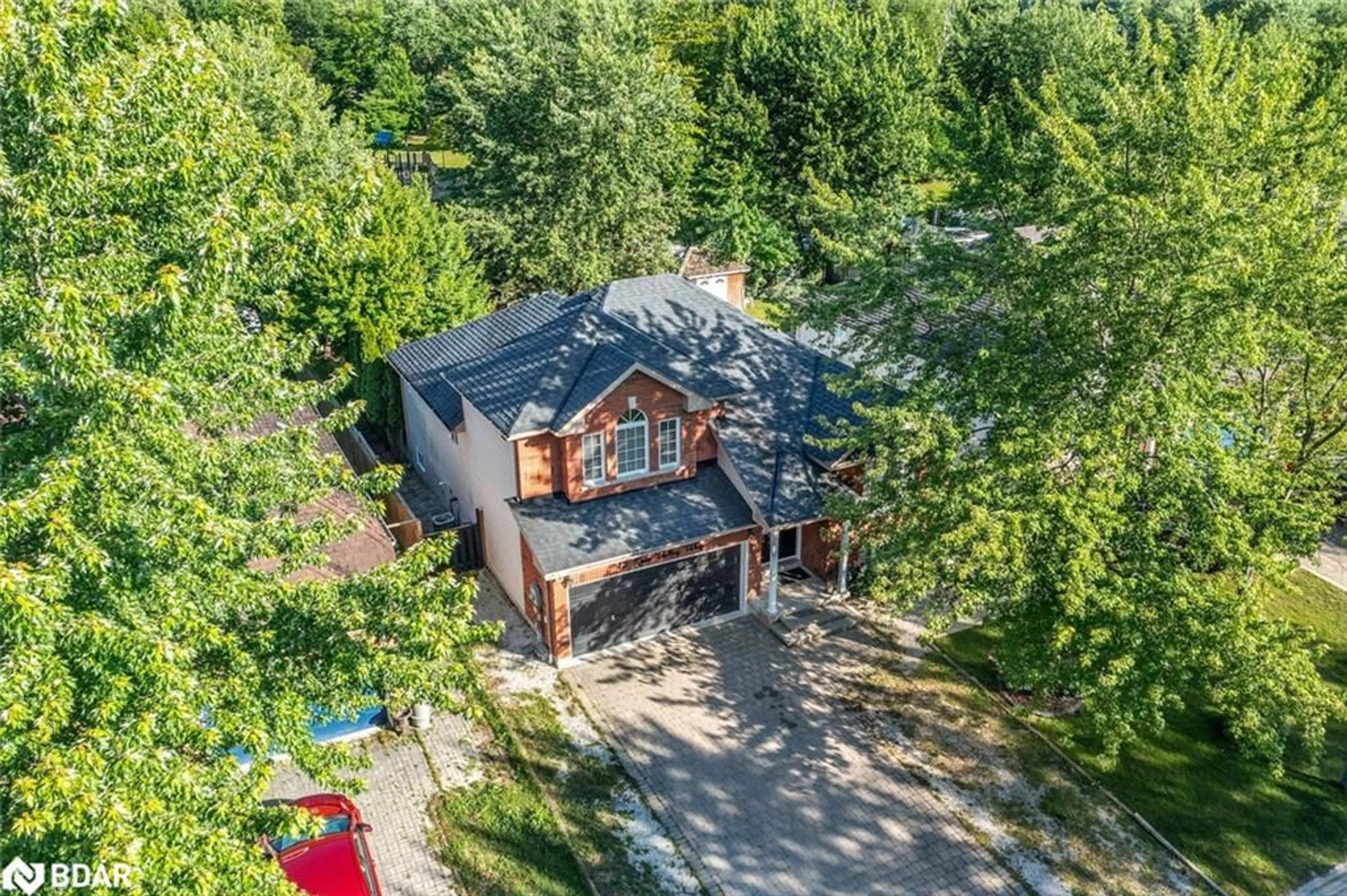 A pic from outside/outdoor area/front of a property/back of a property/a pic from drone, unknown for 15 Rose Valley Way, Simcoe Ontario L9Z 3C5