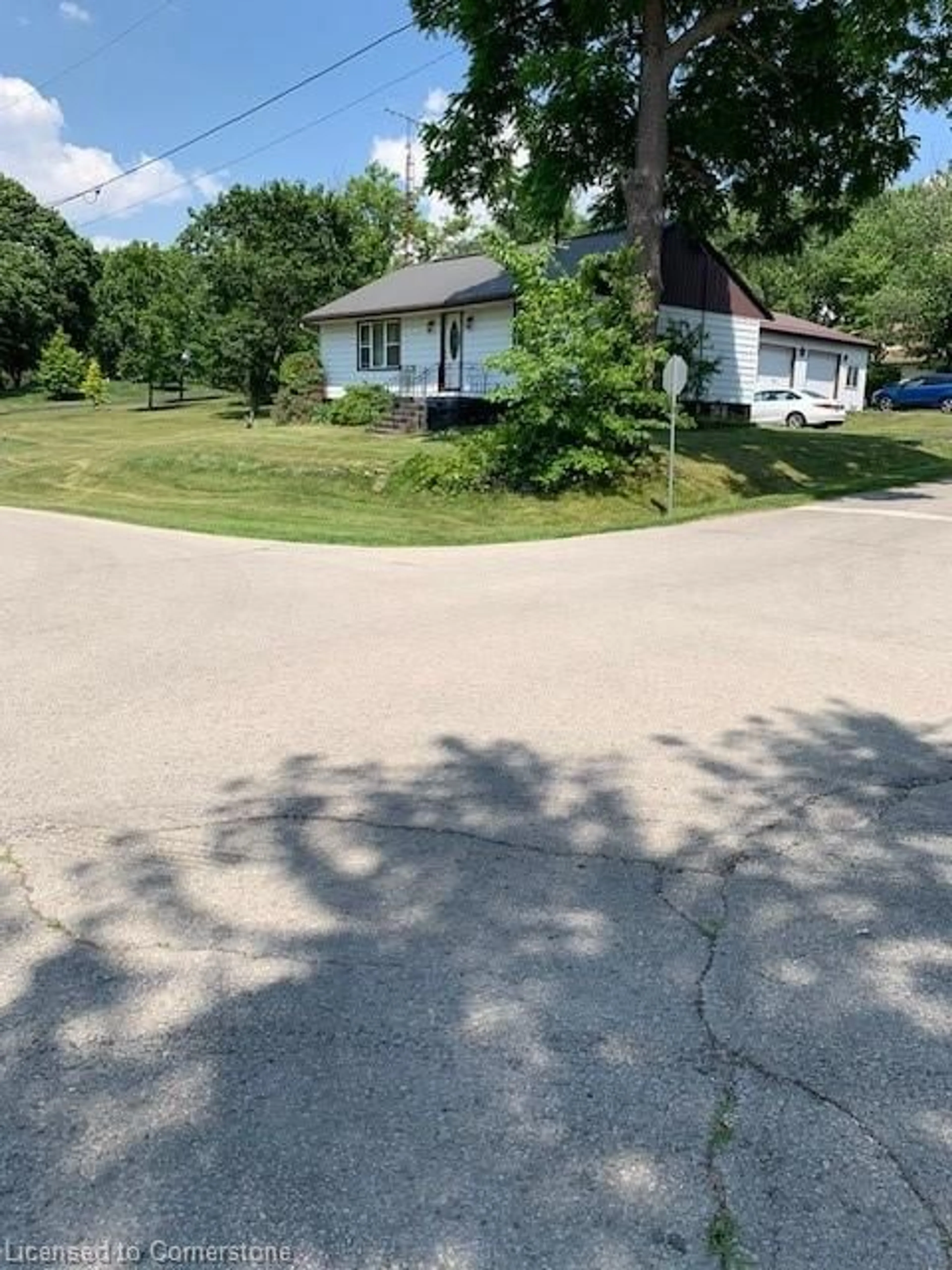 A pic from outside/outdoor area/front of a property/back of a property/a pic from drone, street for 19 Queen St, York Ontario N0A 1R0
