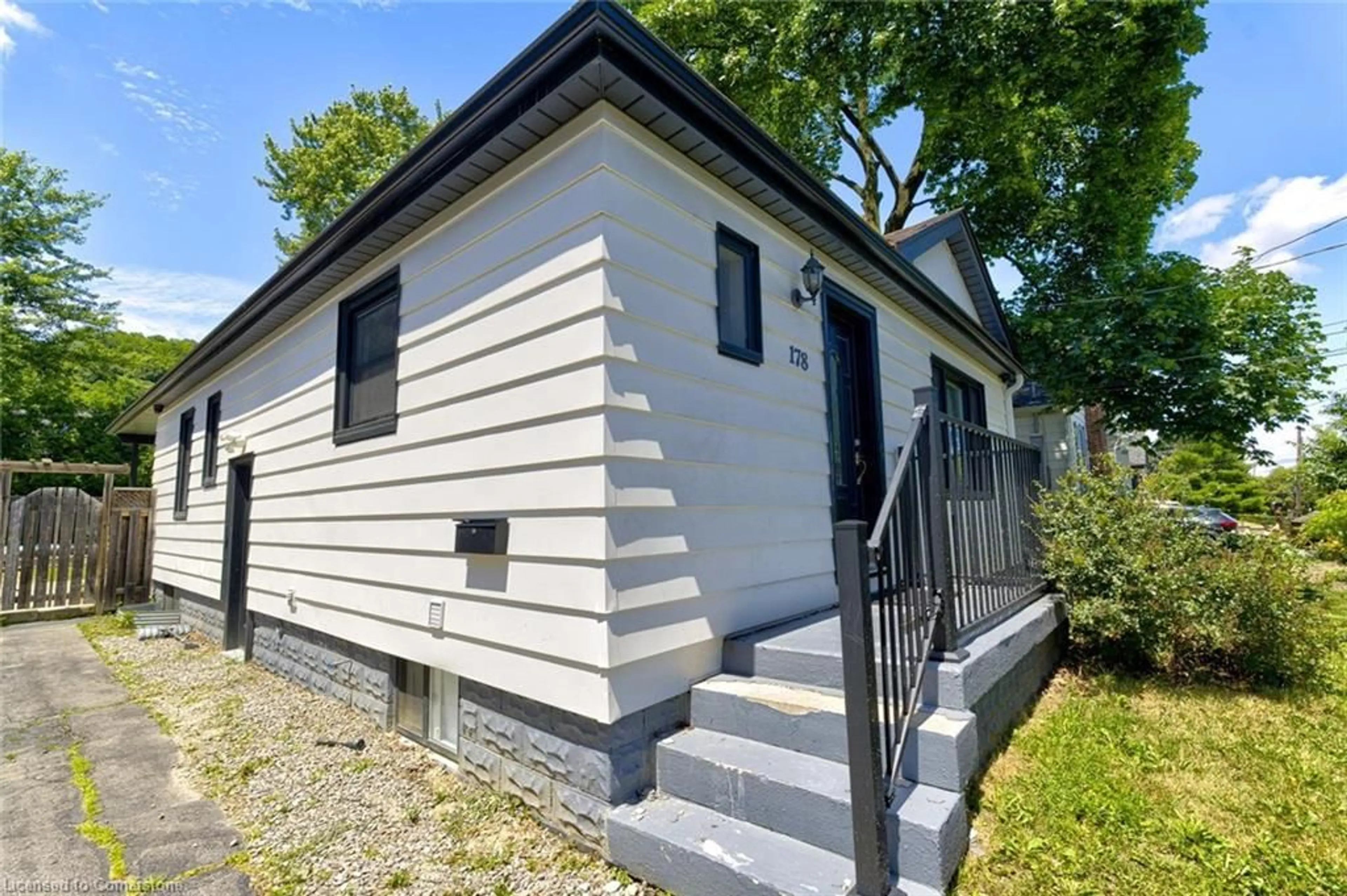 Home with vinyl exterior material, street for 178 Cloverdale Ave, Hamilton Ontario L8K 4M3