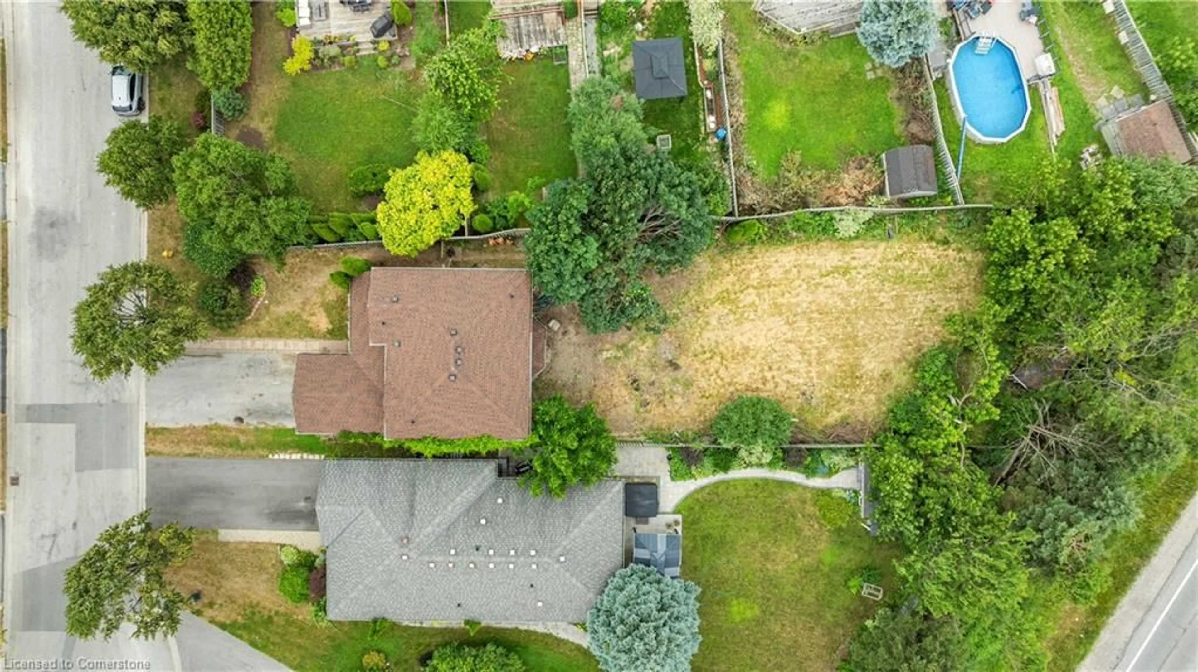 A pic from outside/outdoor area/front of a property/back of a property/a pic from drone, street for 386 Emms Dr, Barrie Ontario L4N 8J3